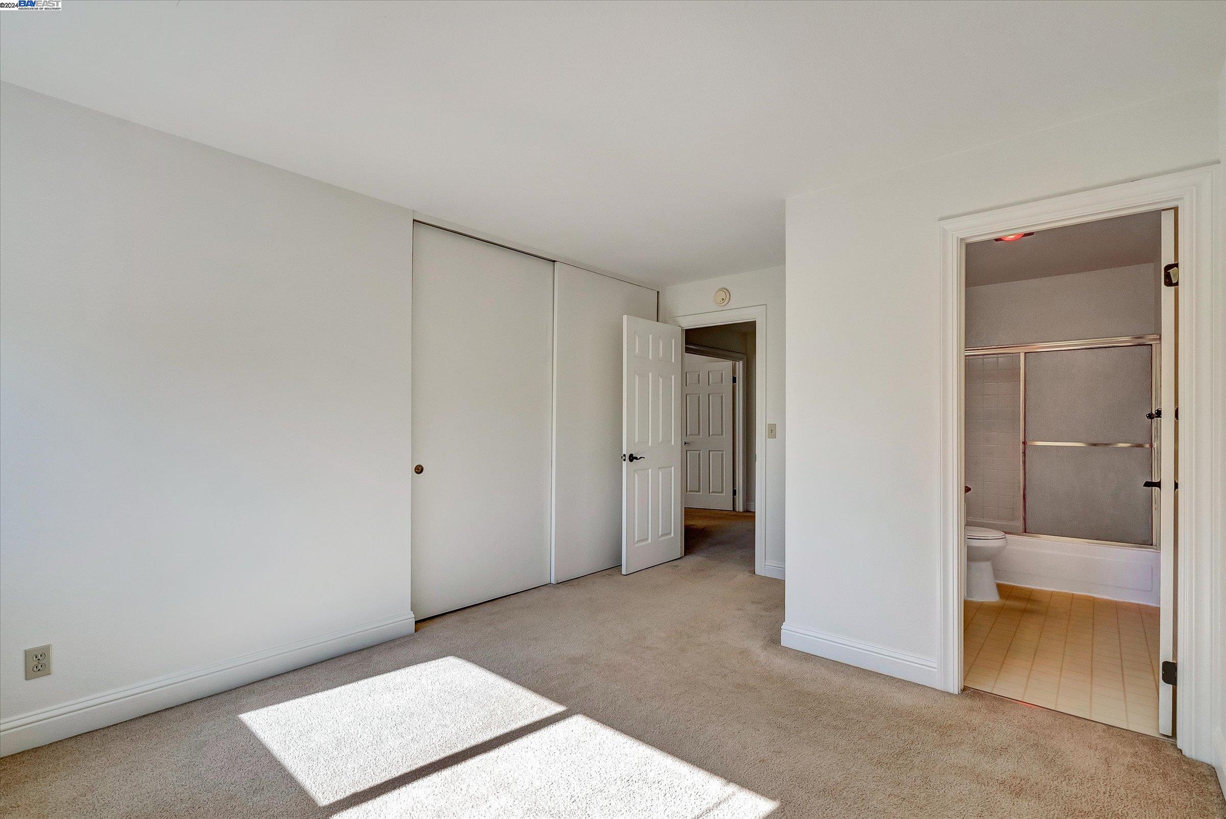 2196 Oneida Cir