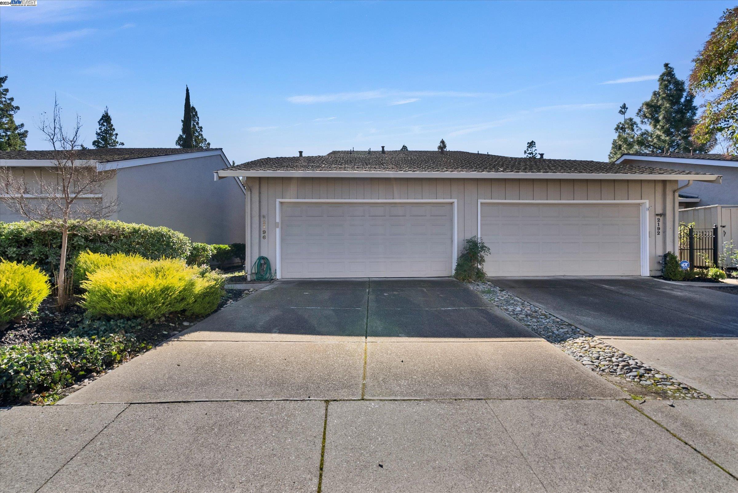 2196 Oneida Cir