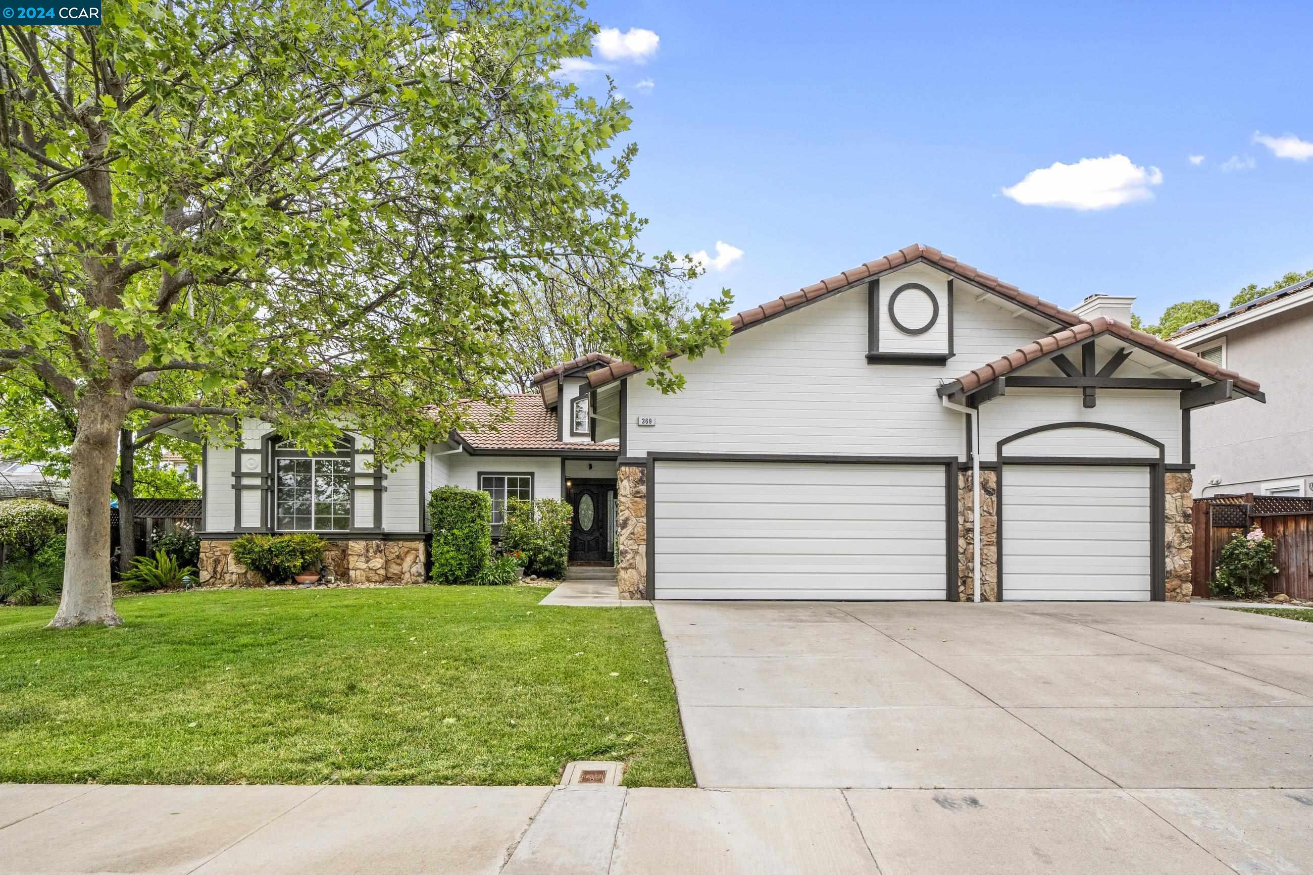 369 Persimmon Dr