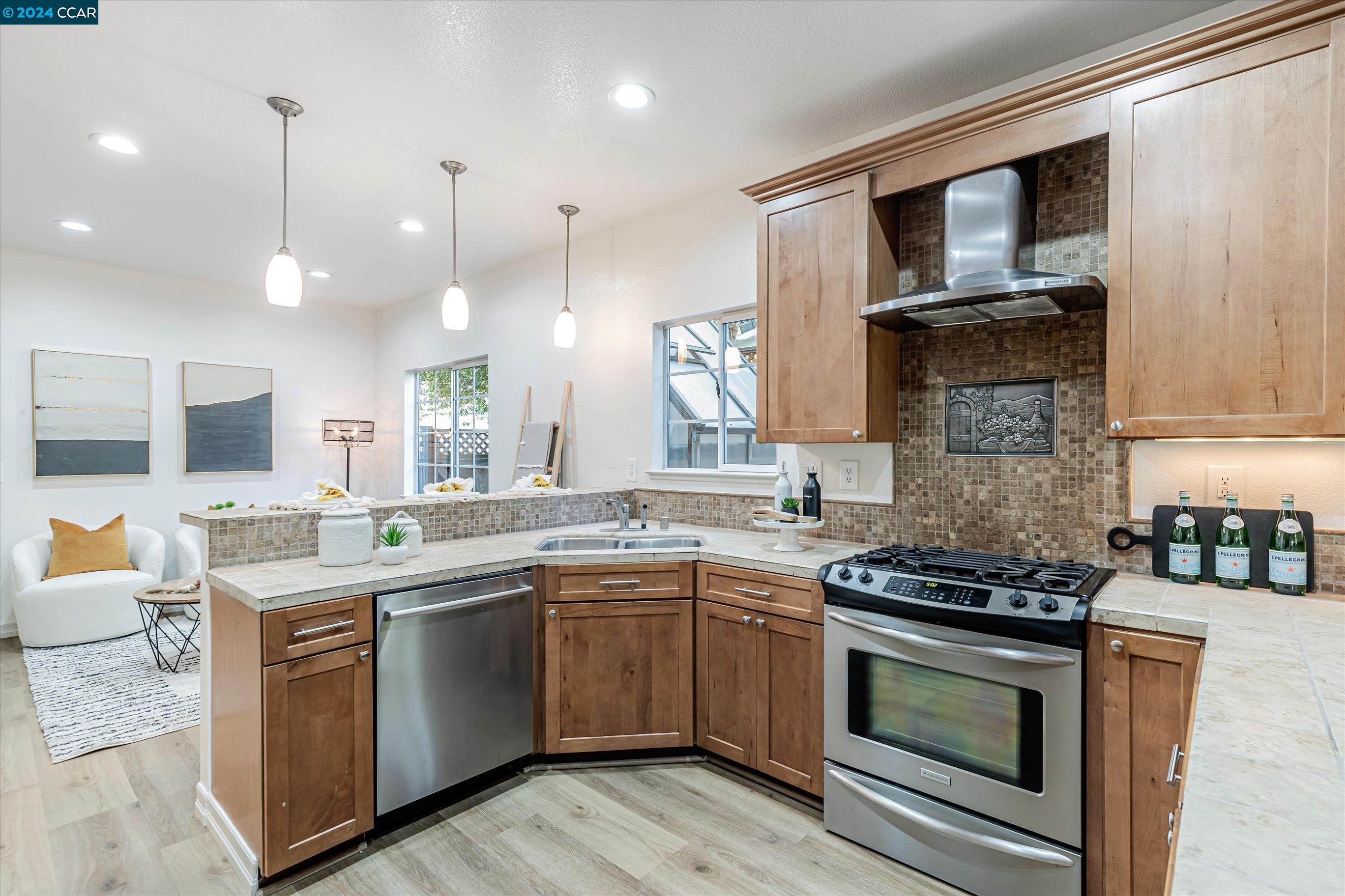 208 Country Meadows Ln