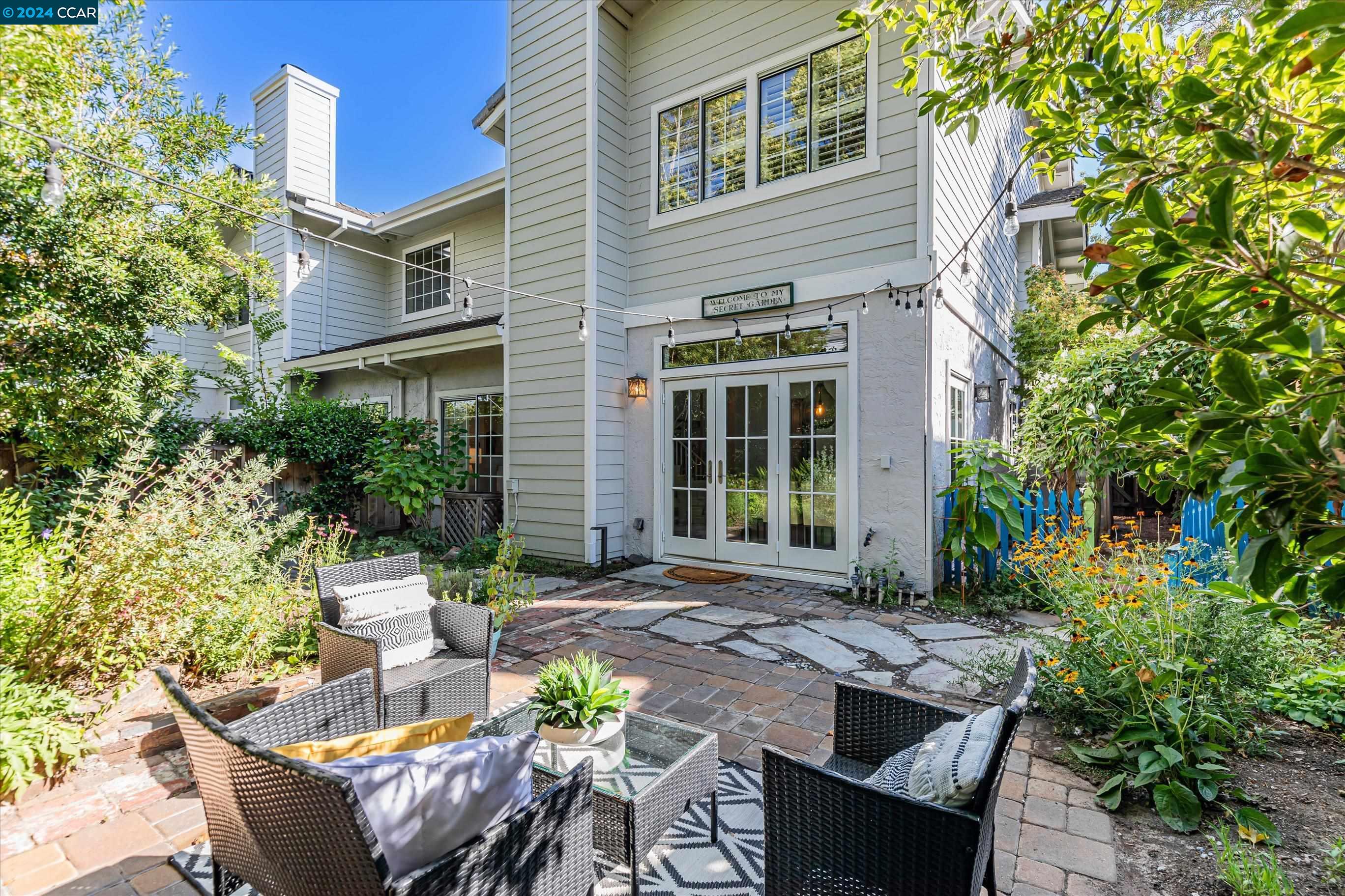 208 Country Meadows Ln
