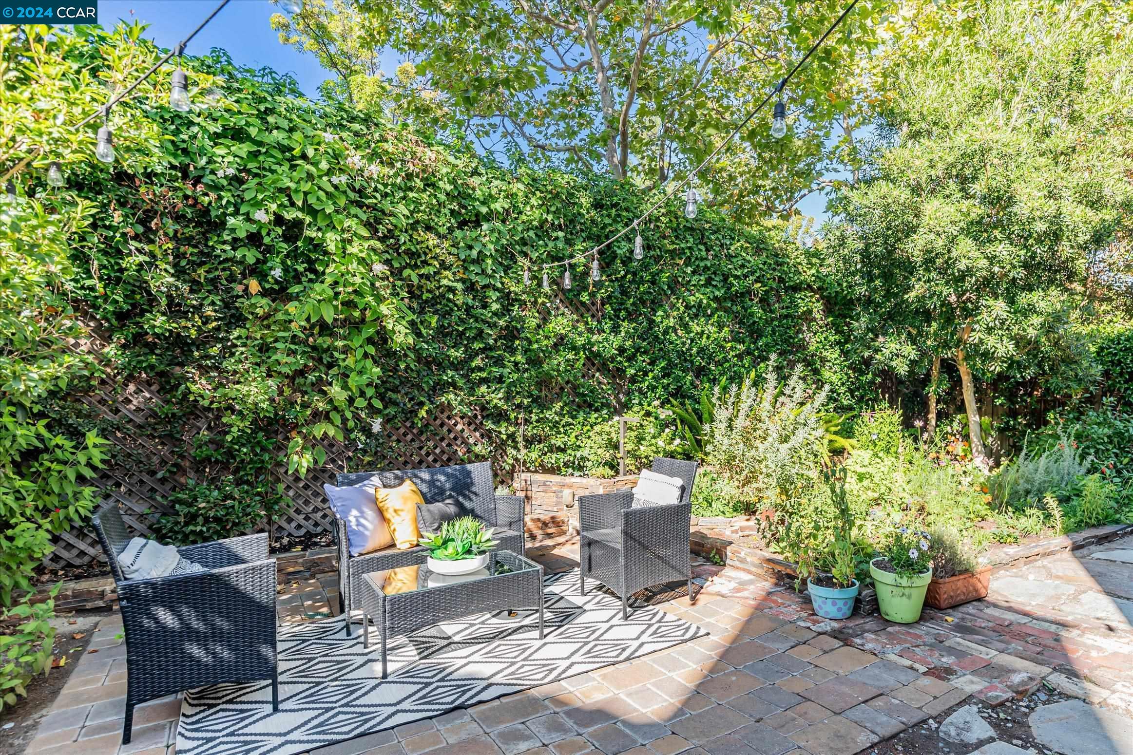 208 Country Meadows Ln