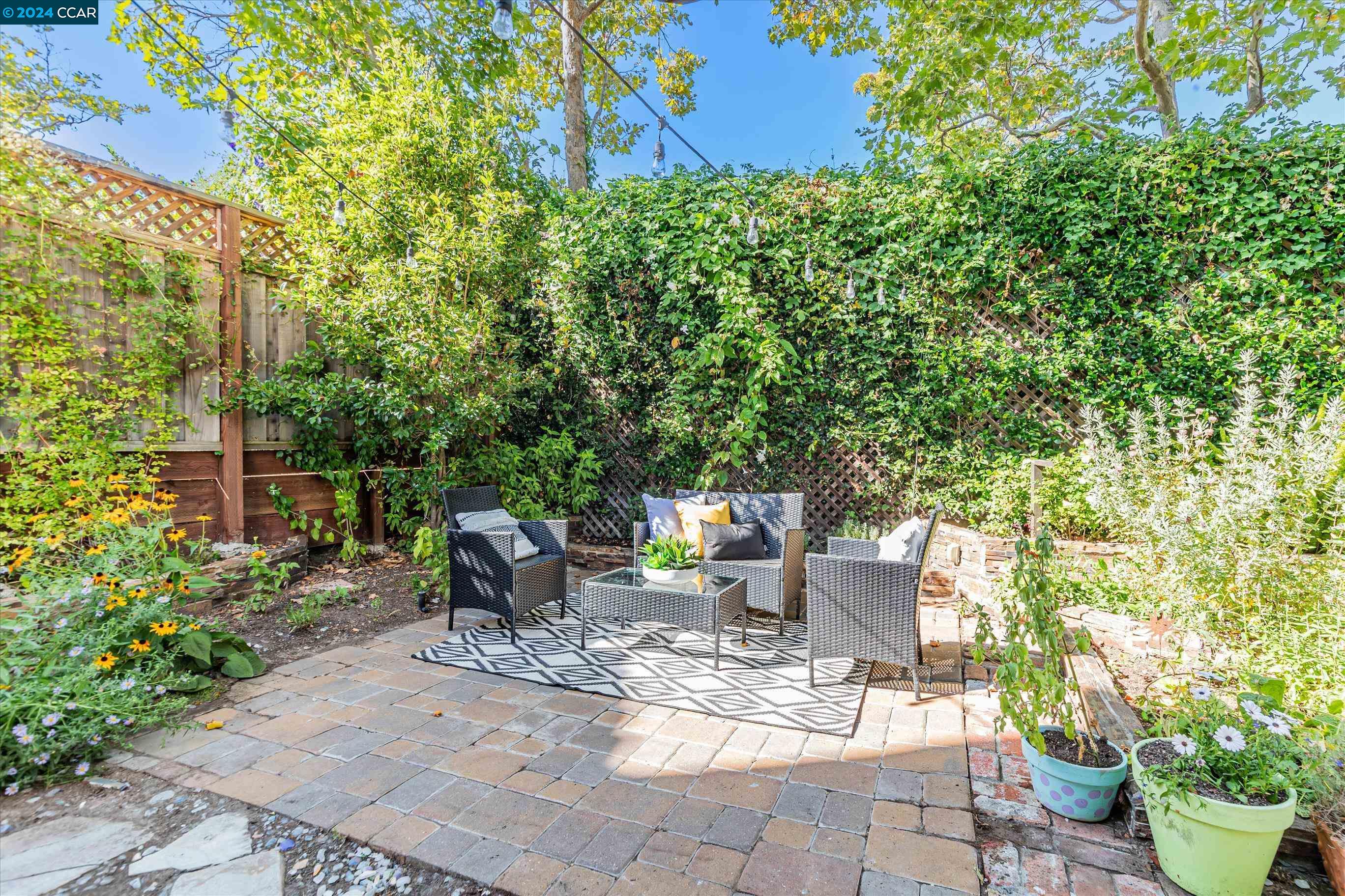 208 Country Meadows Ln