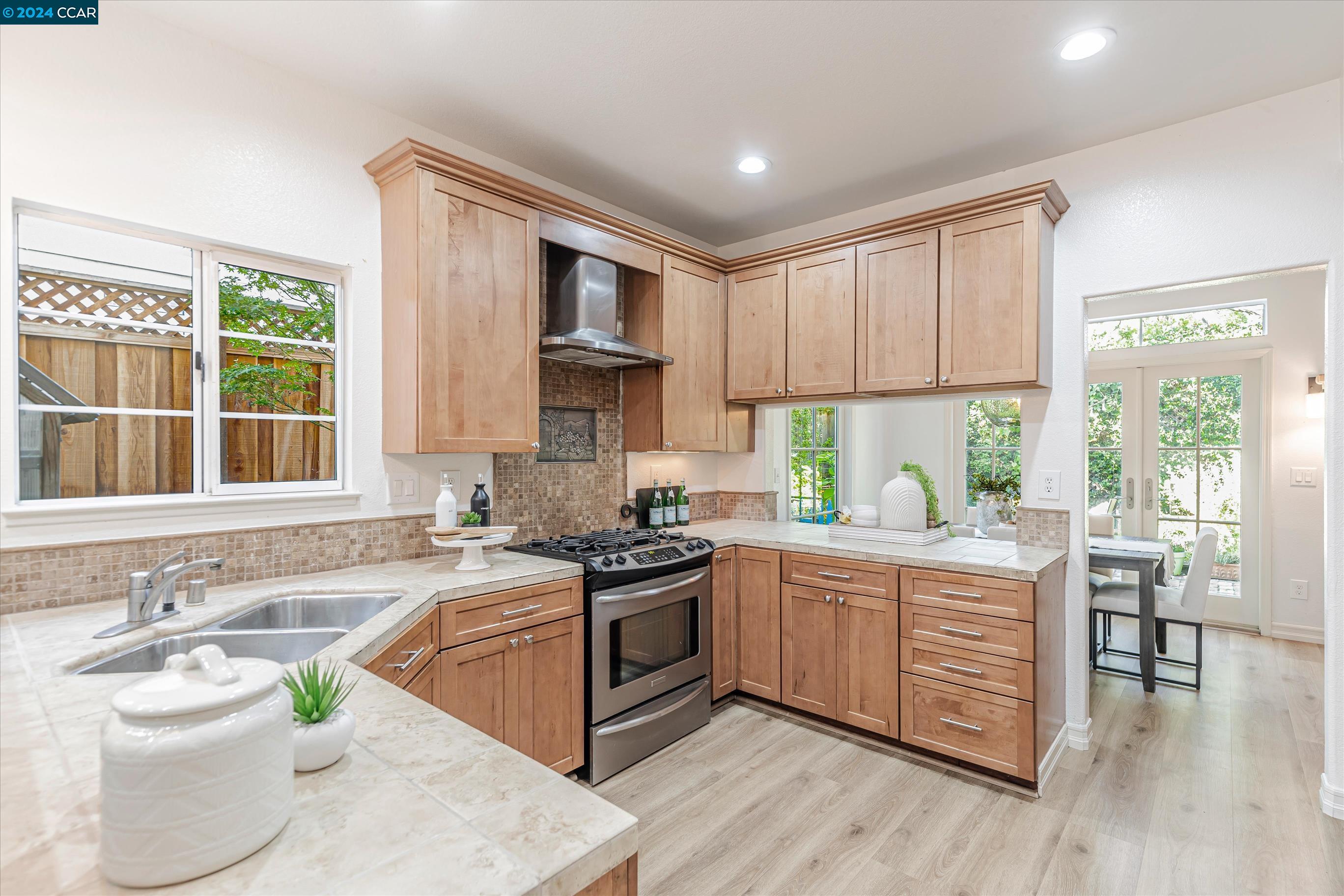 208 Country Meadows Ln