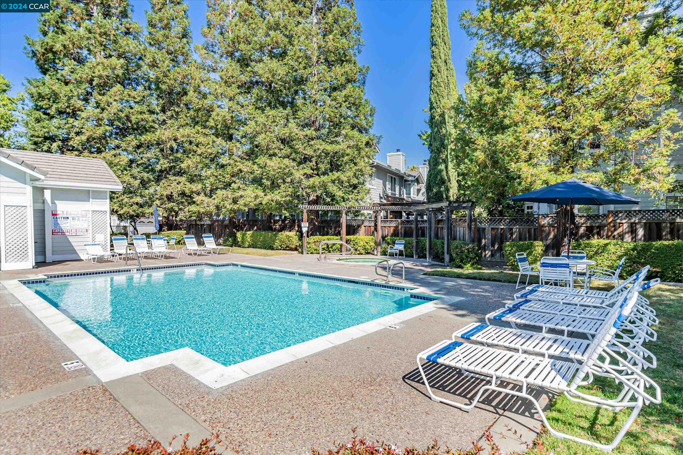 208 Country Meadows Ln
