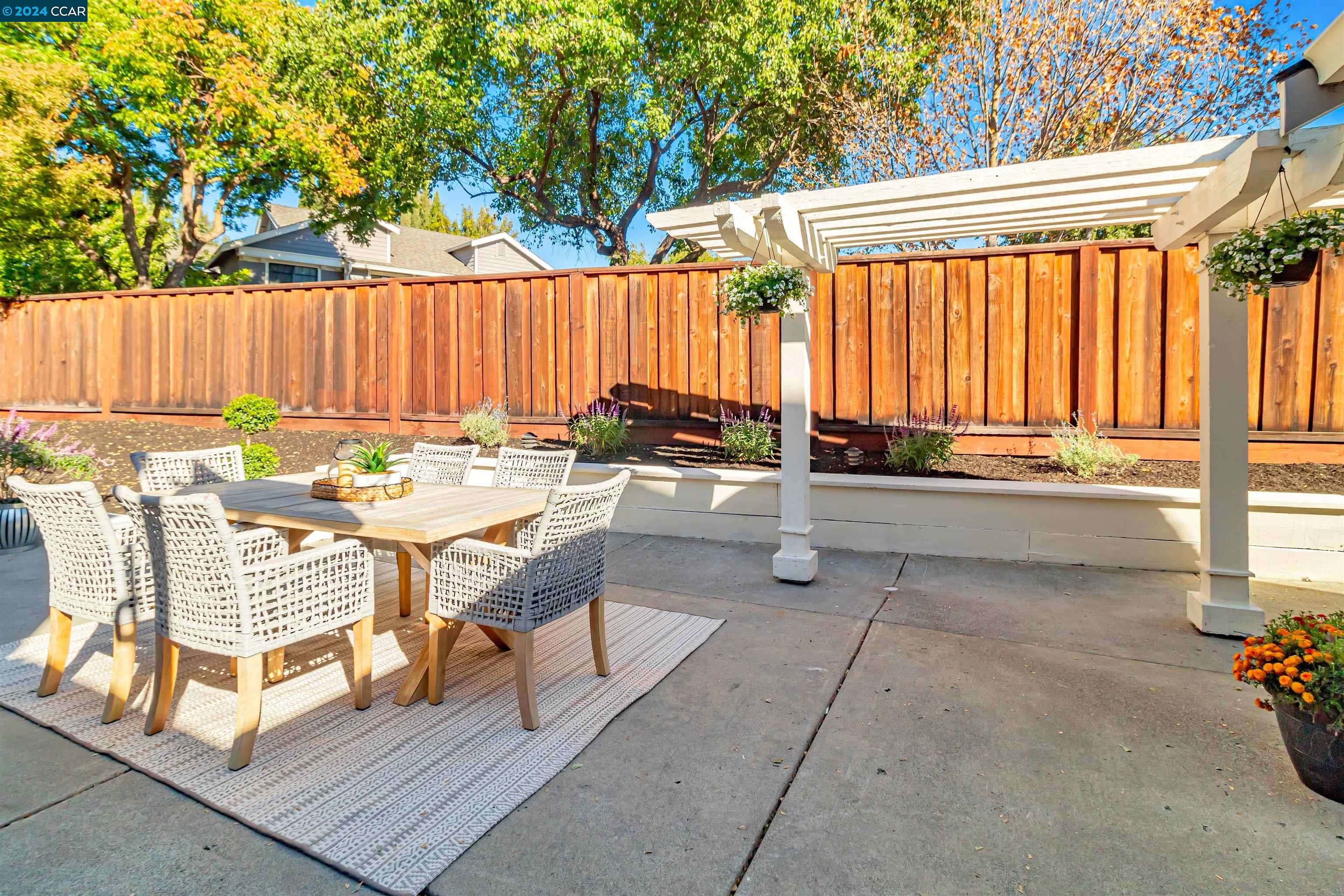 1230 Sunshine Cir