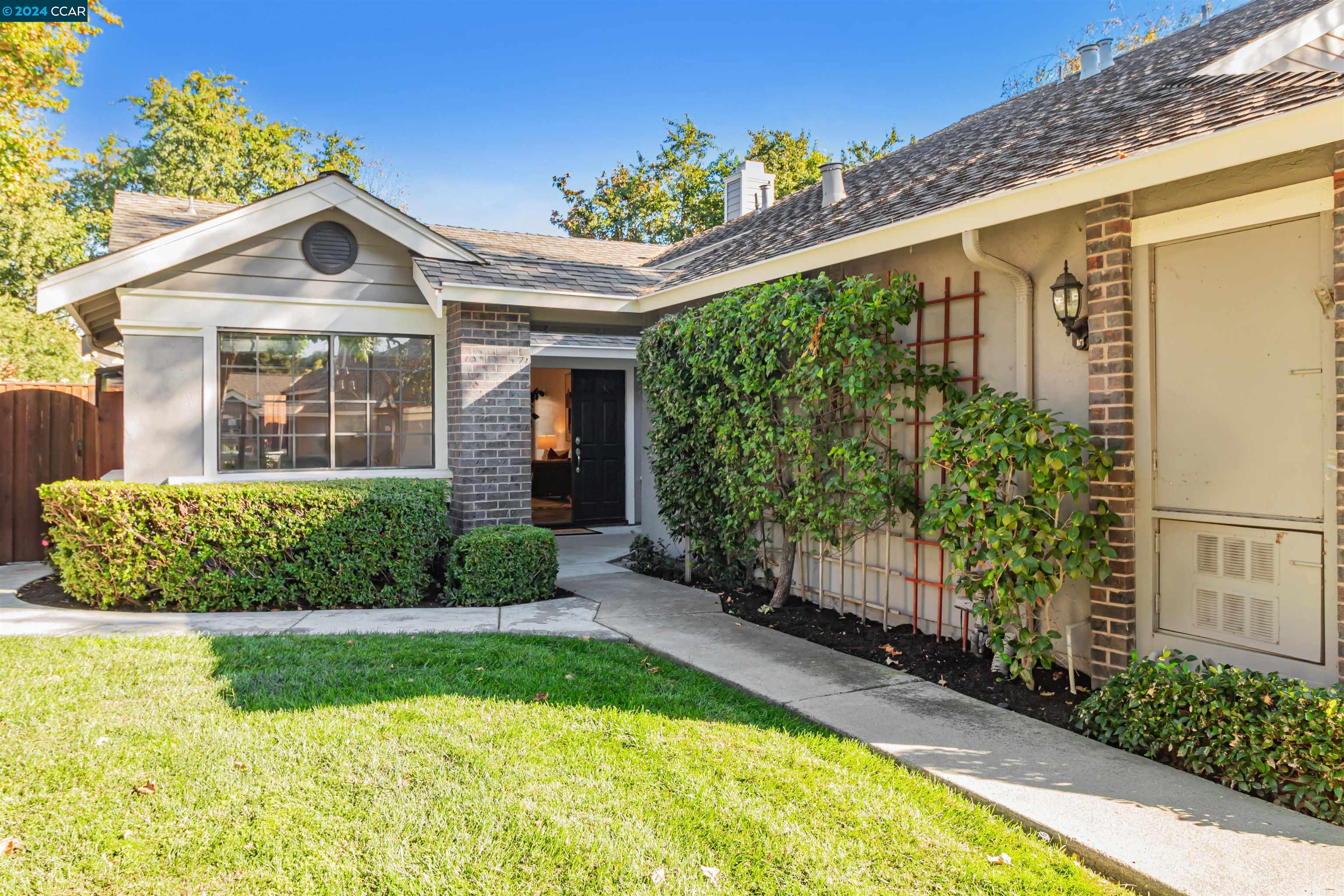 1230 Sunshine Cir