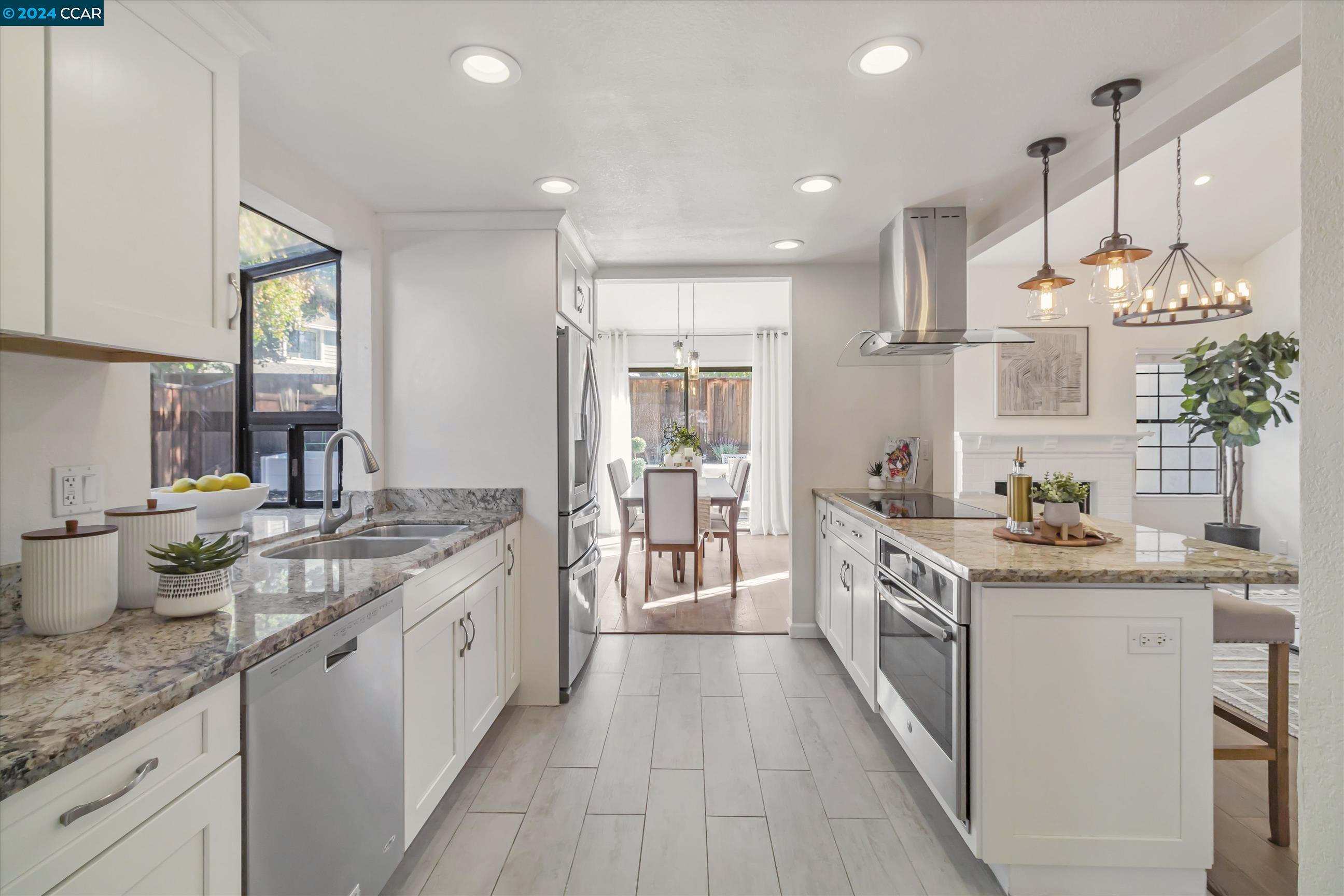 1230 Sunshine Cir