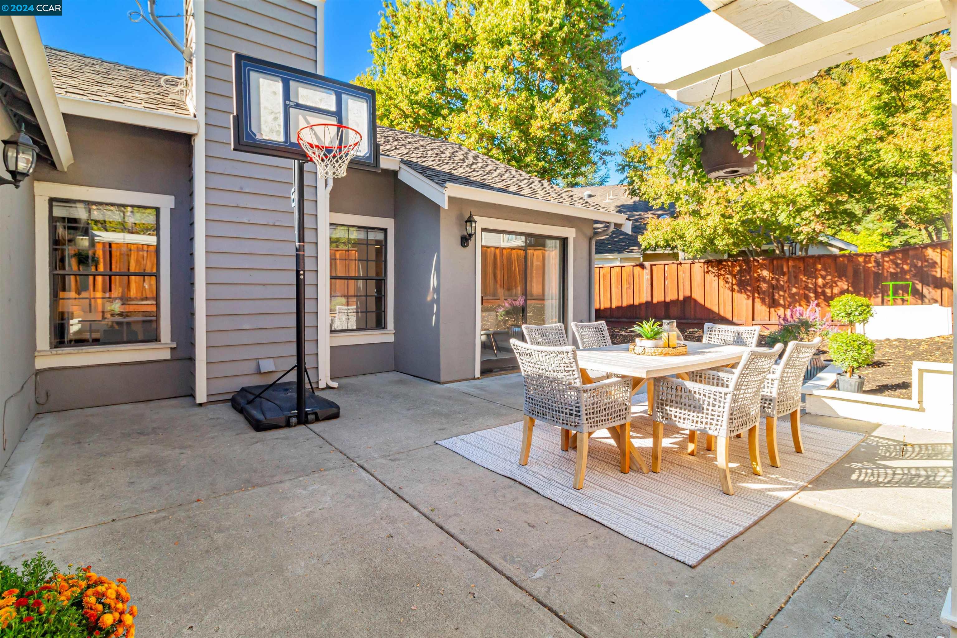 1230 Sunshine Cir