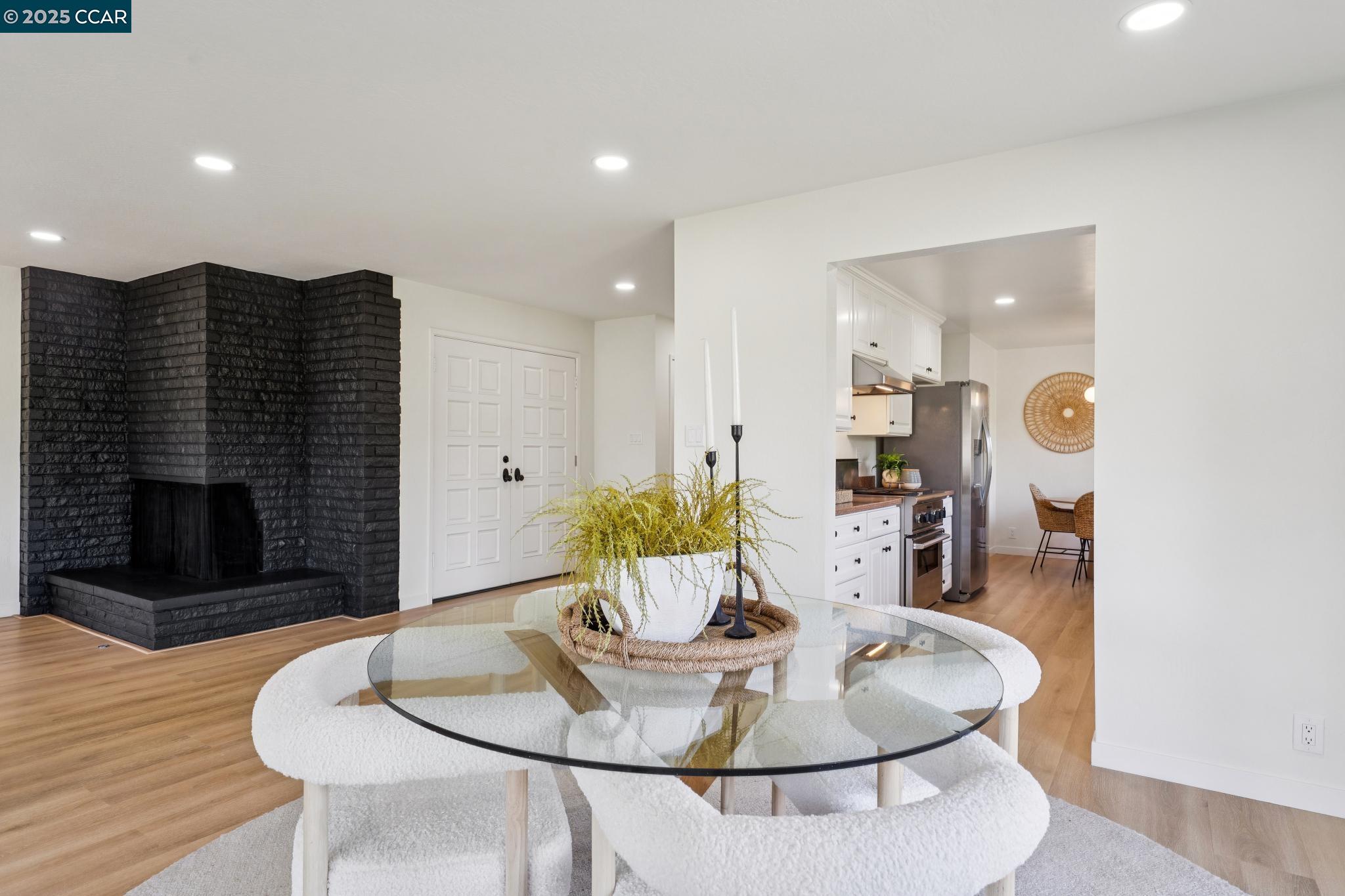 1104 Via Roble