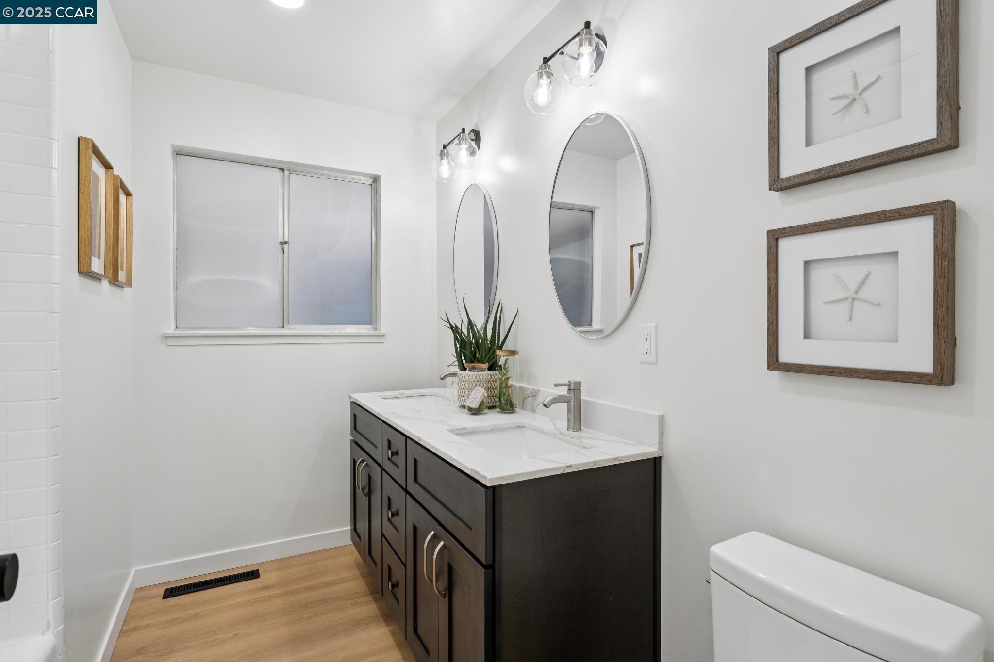 1104 Via Roble