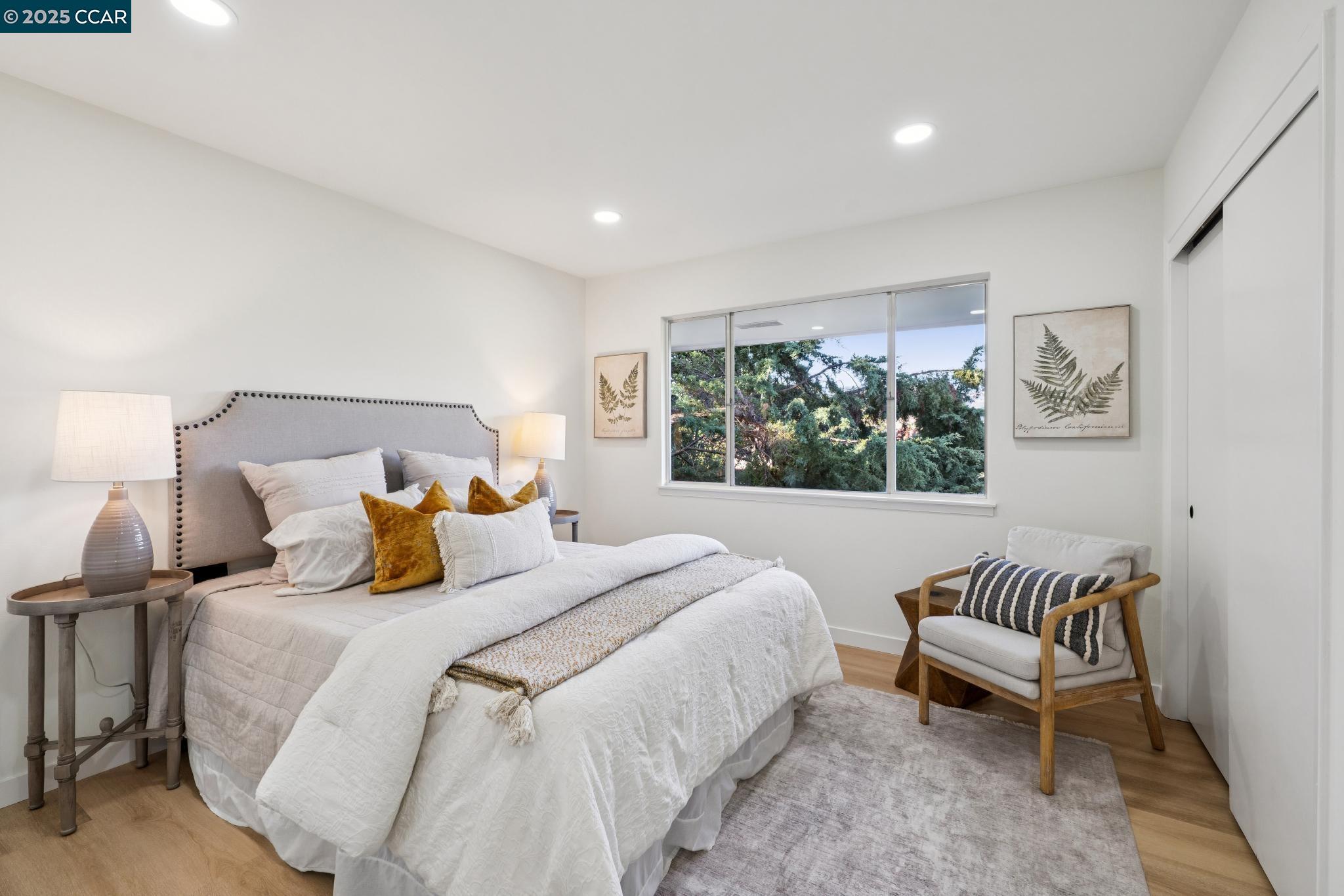 1104 Via Roble