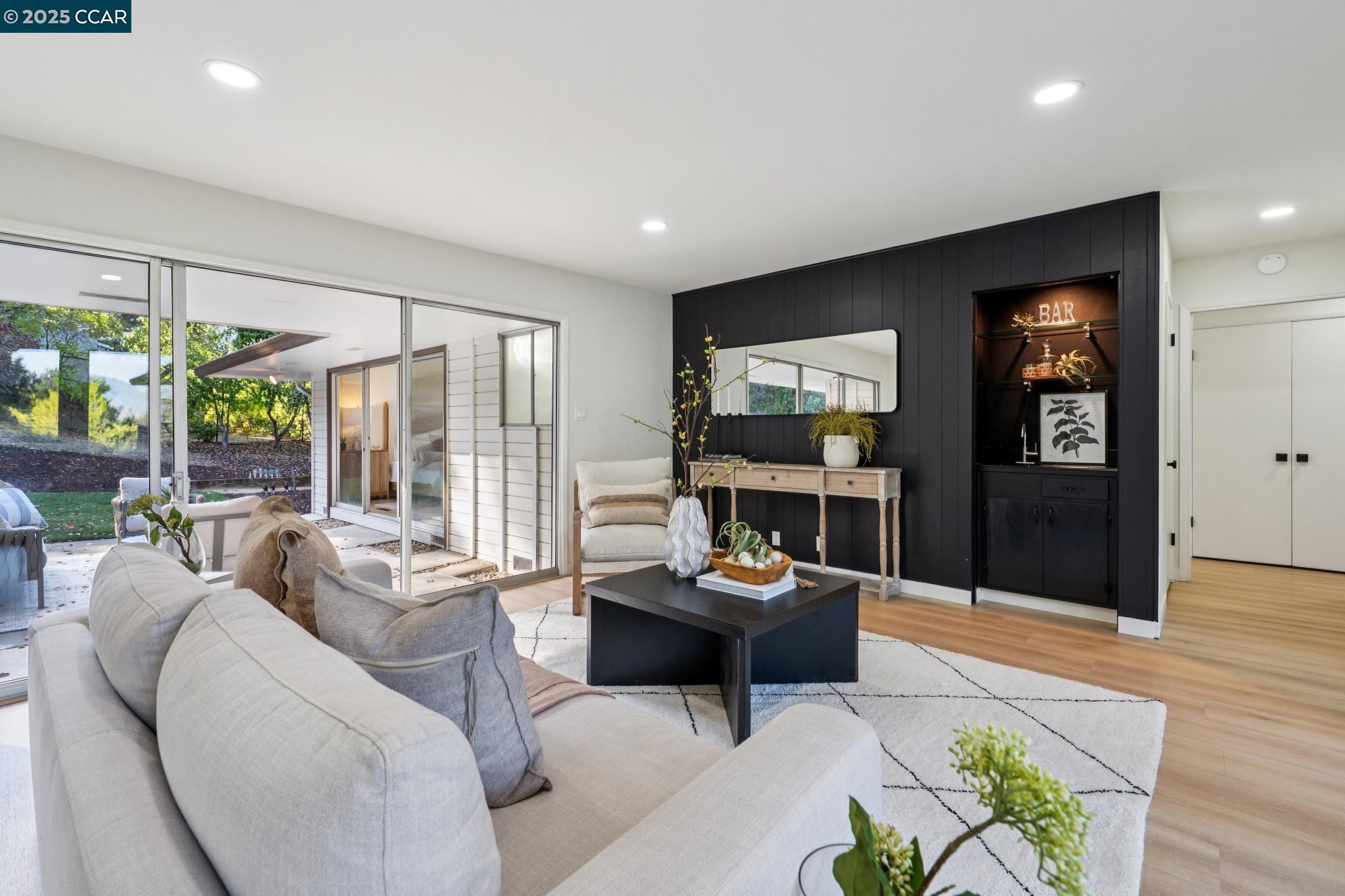 1104 Via Roble