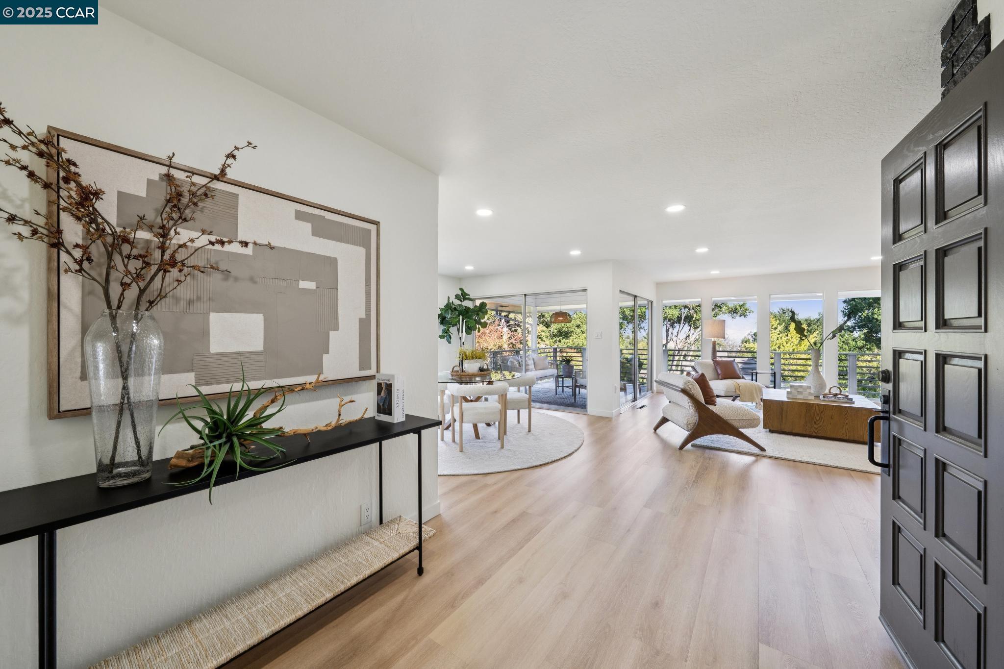 1104 Via Roble
