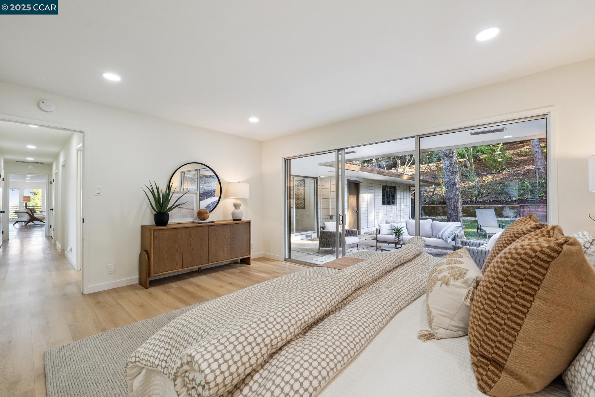 1104 Via Roble
