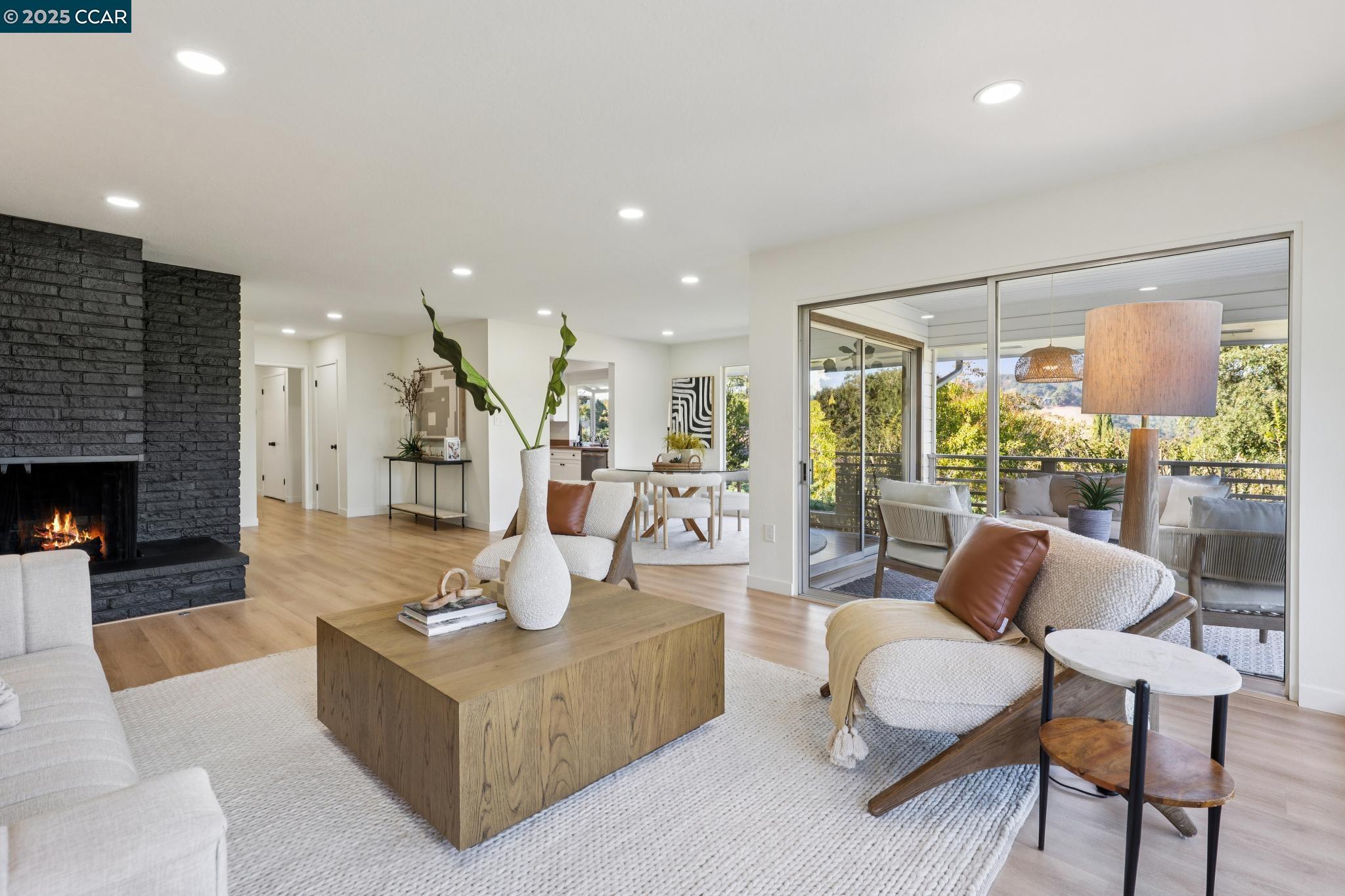 1104 Via Roble