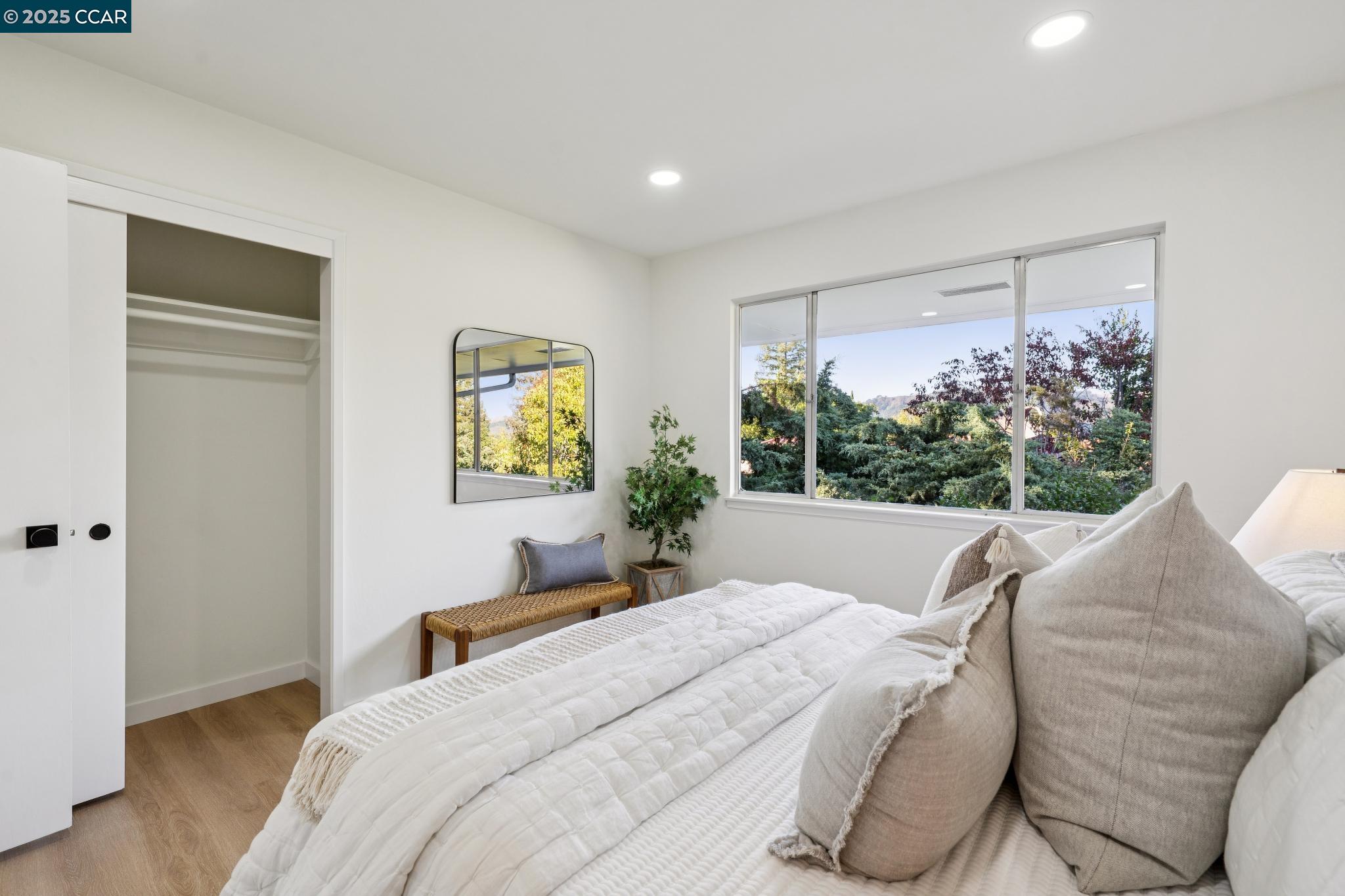 1104 Via Roble
