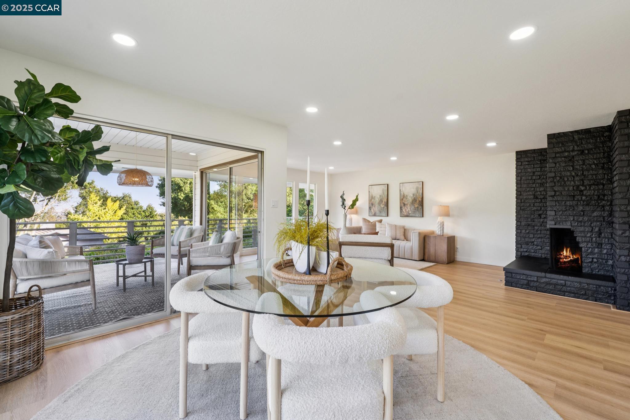 1104 Via Roble