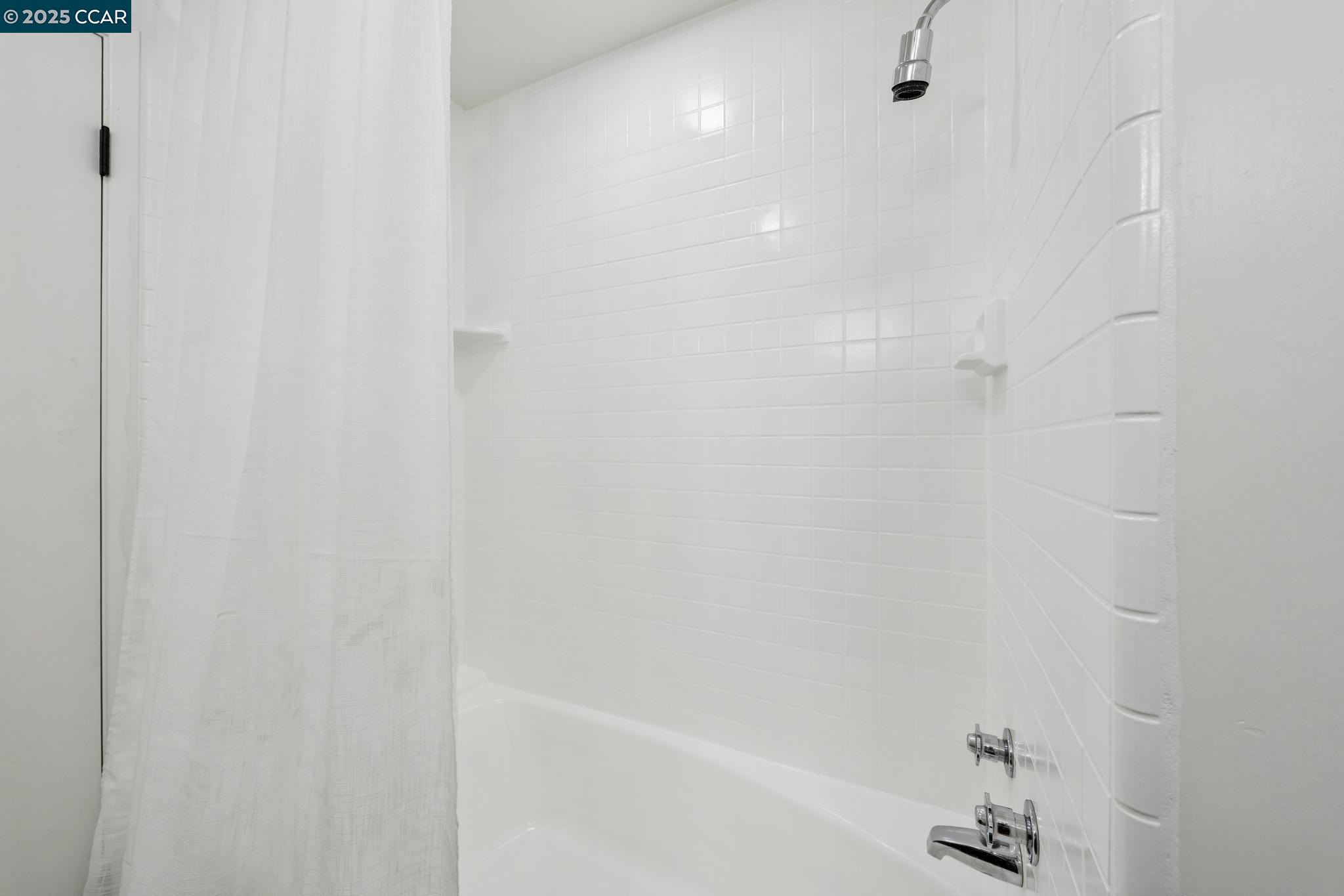 1104 Via Roble