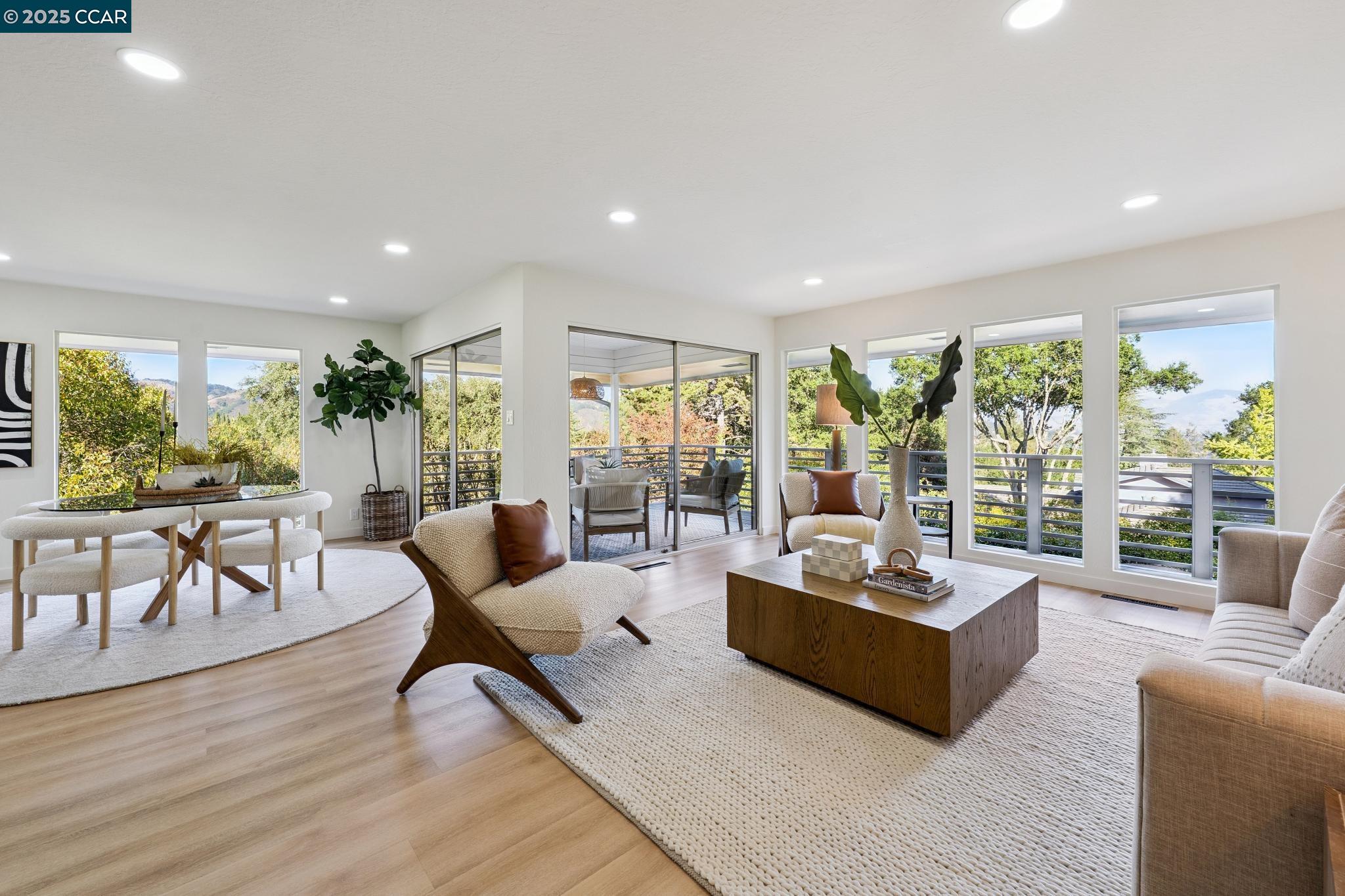 1104 Via Roble