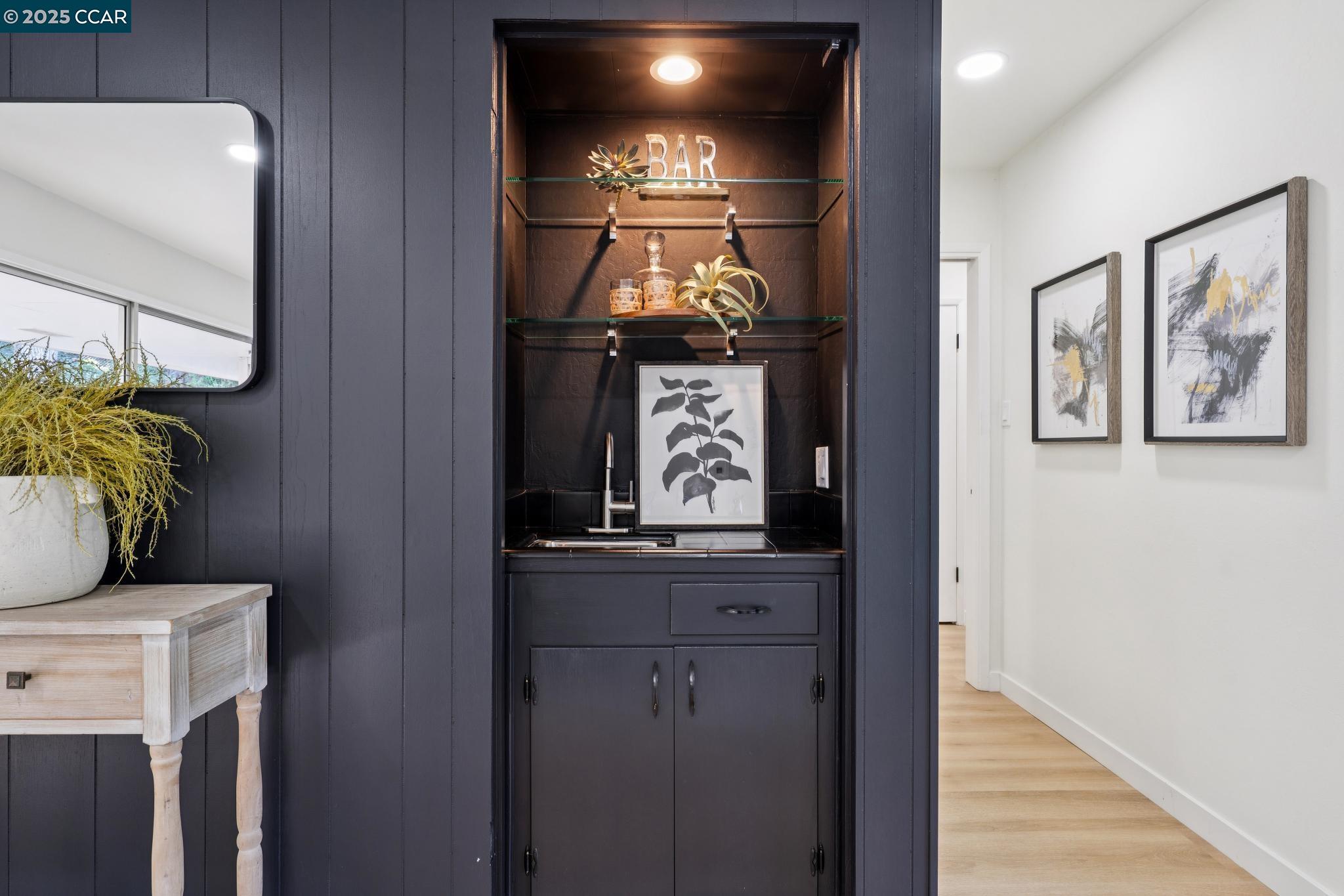 1104 Via Roble
