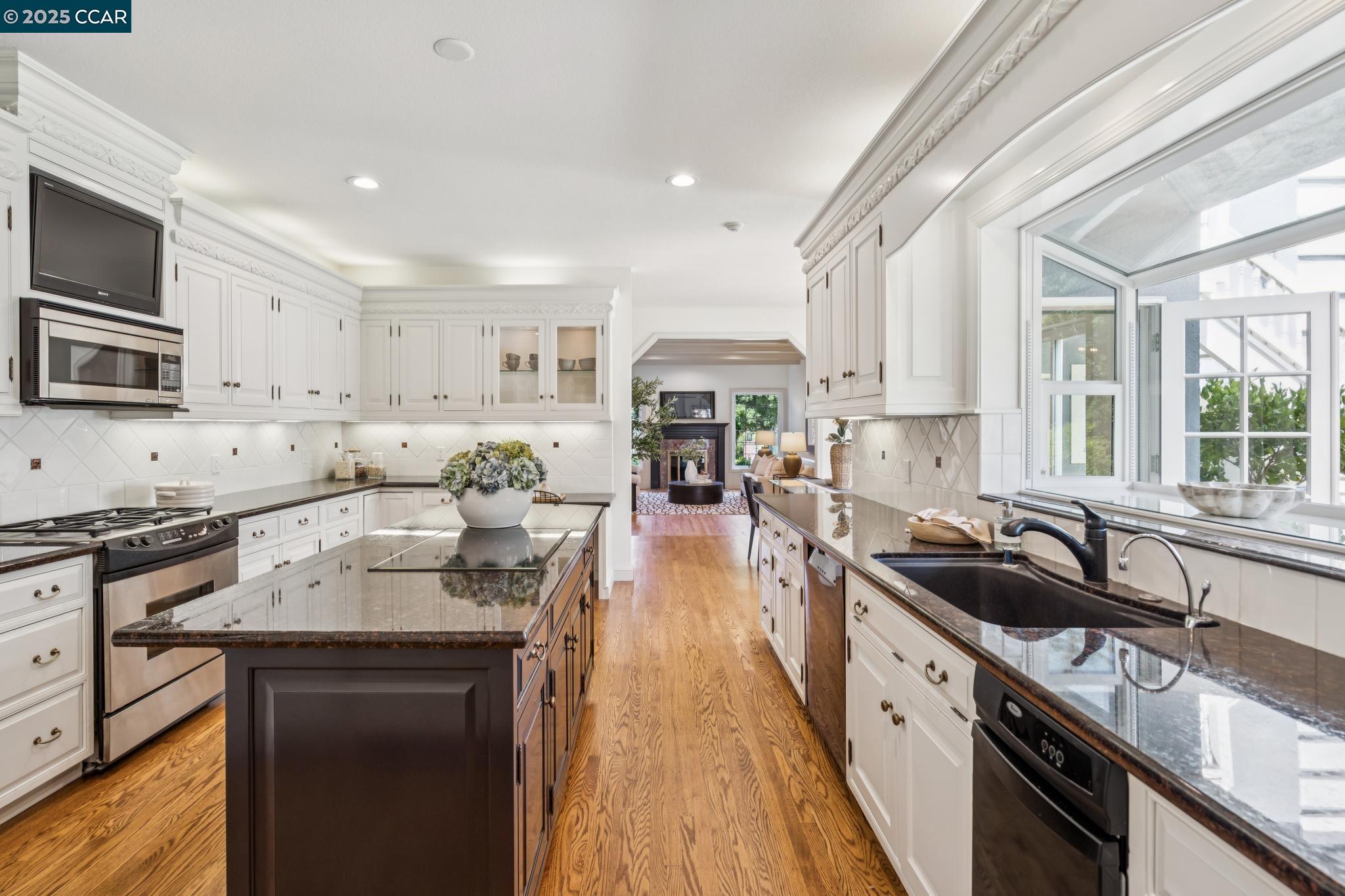 2398 Ironwood Pl