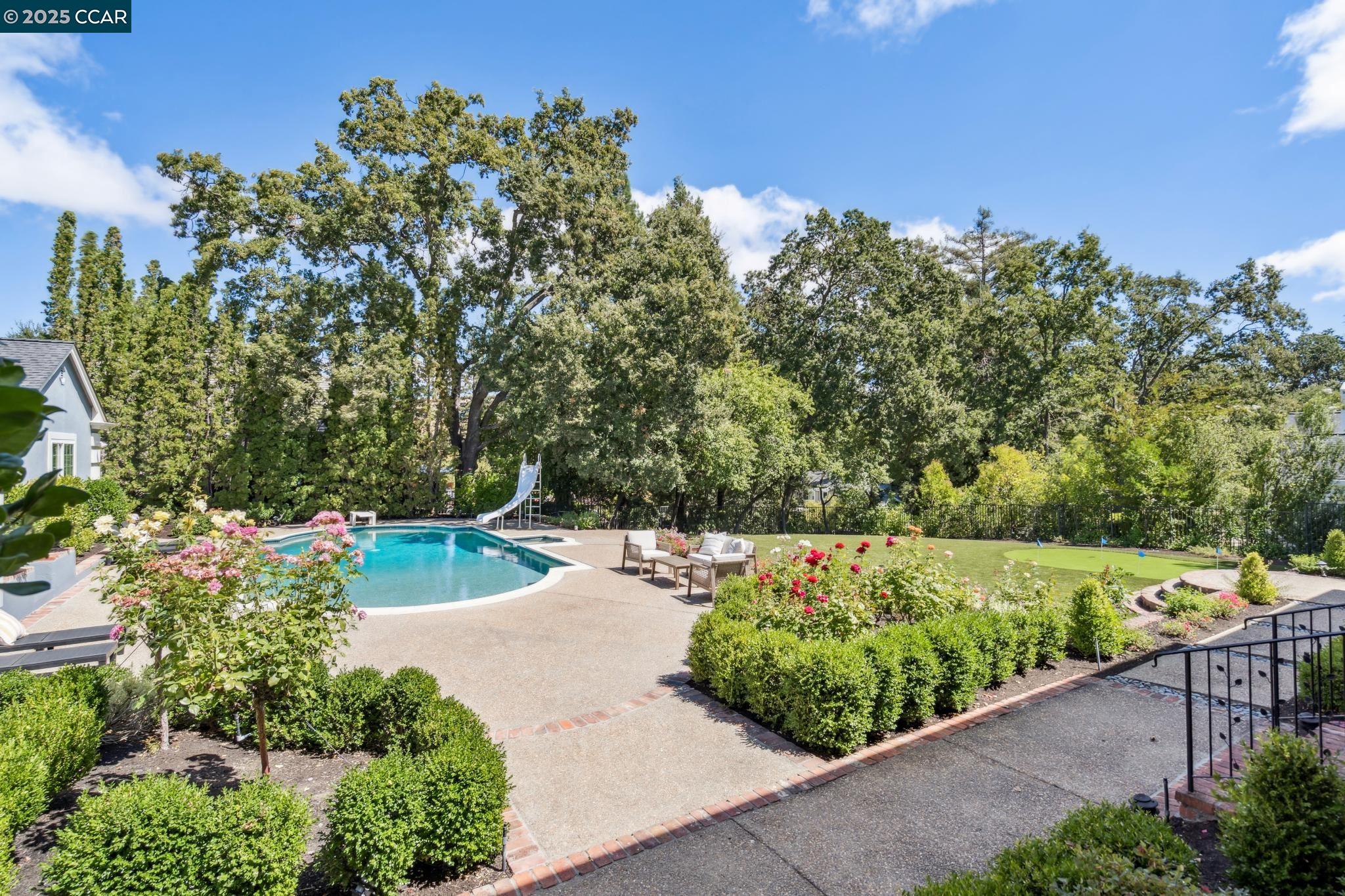 2398 Ironwood Pl
