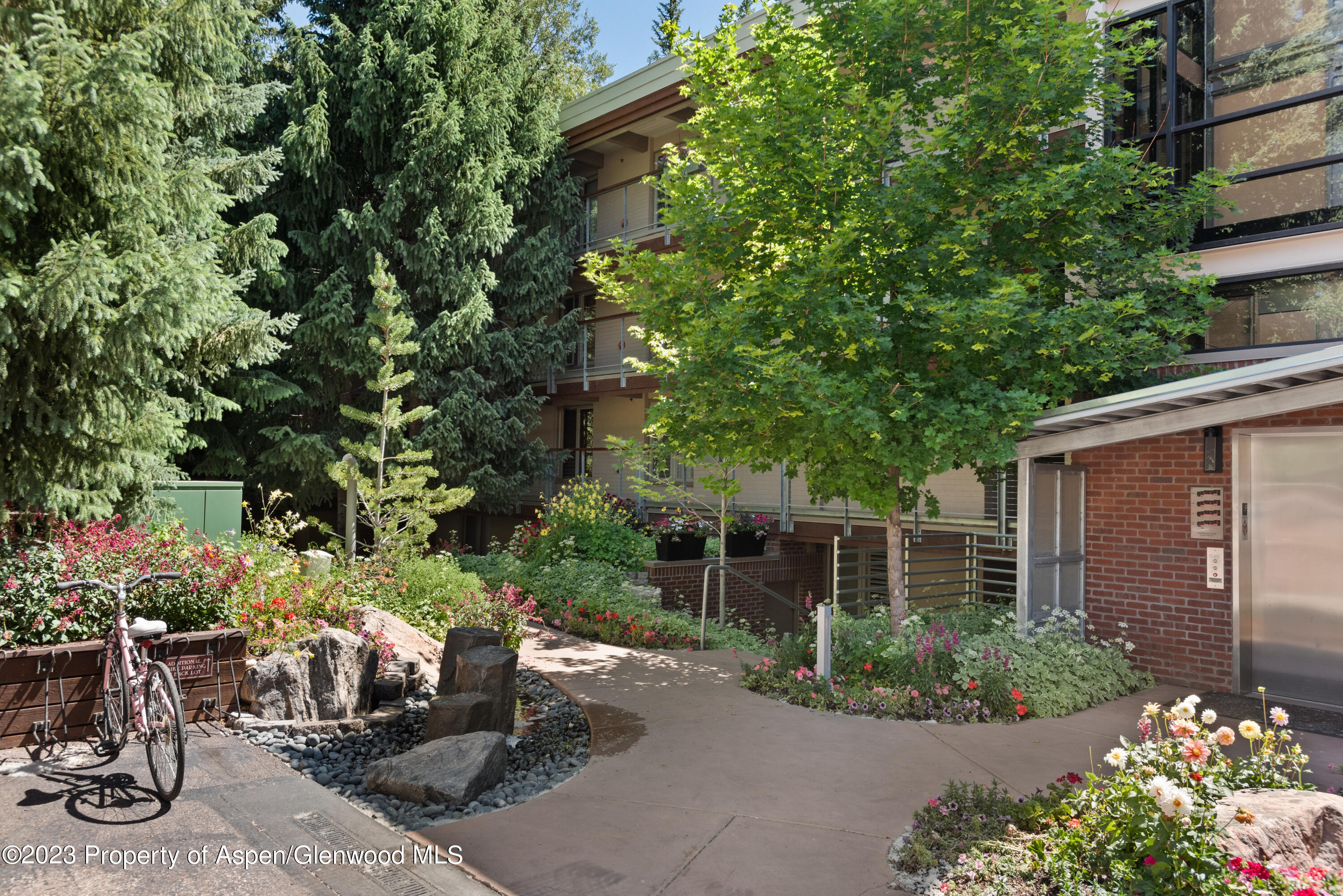 1034 E Cooper Avenue Unit: 10