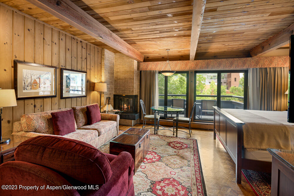 617 E Cooper Avenue Unit: 223