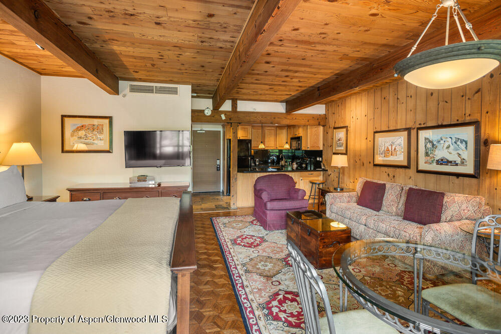 617 E Cooper Avenue Unit: 223