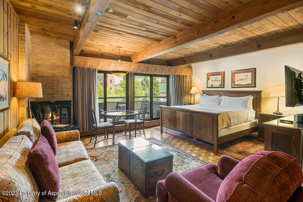 617 E Cooper Avenue Unit: 223