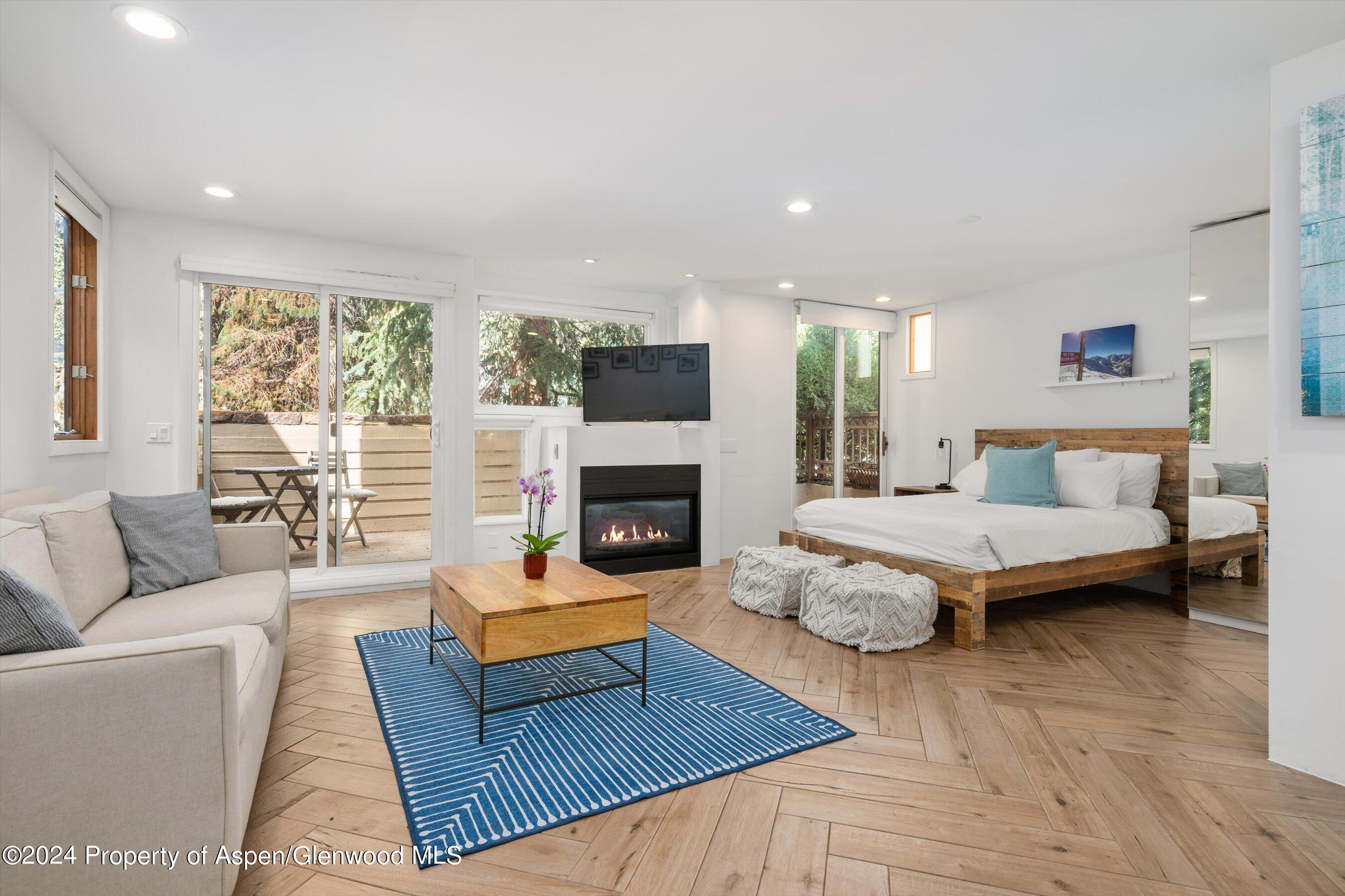 819 E Hyman Avenue, 3