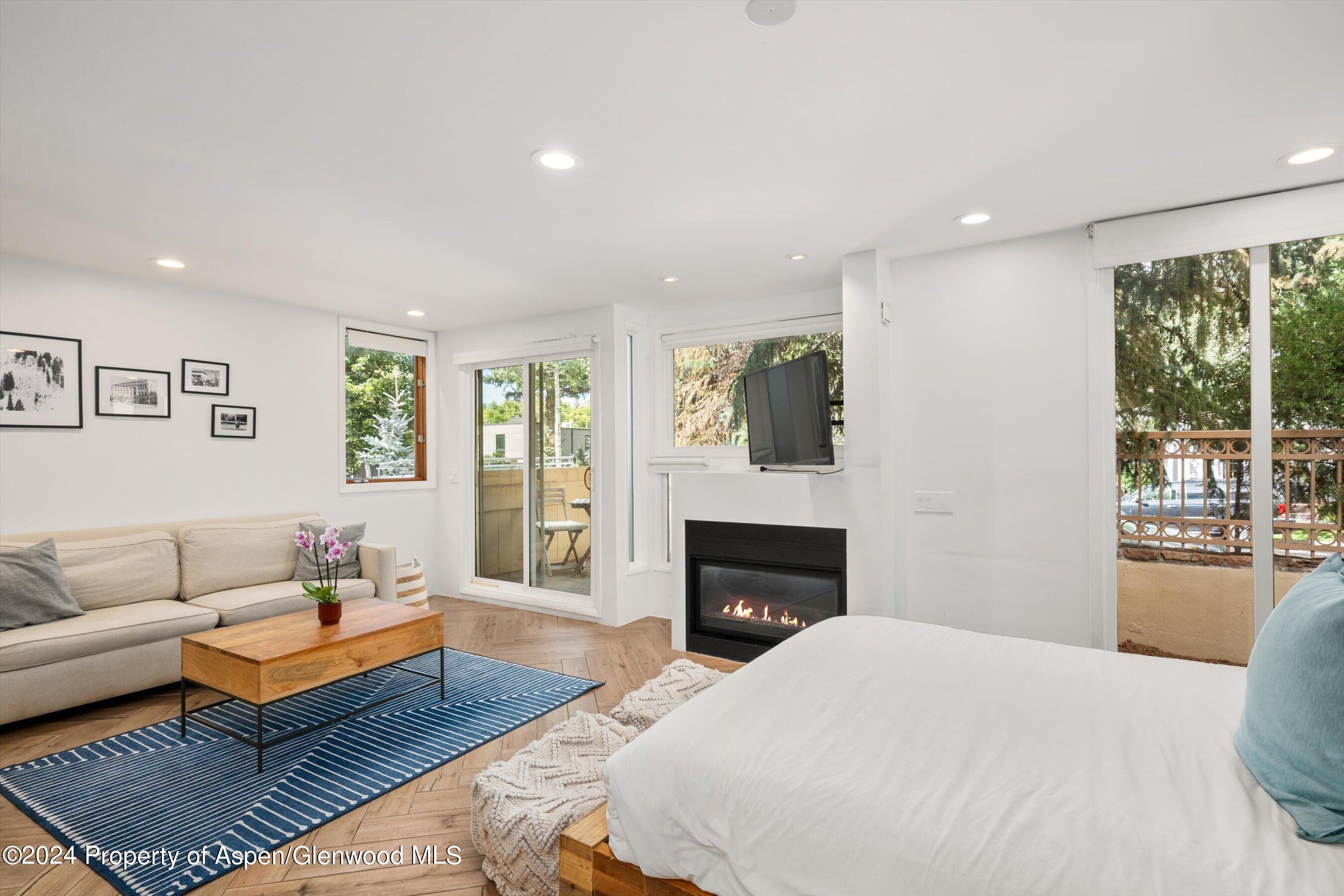 819 E Hyman Avenue, 3