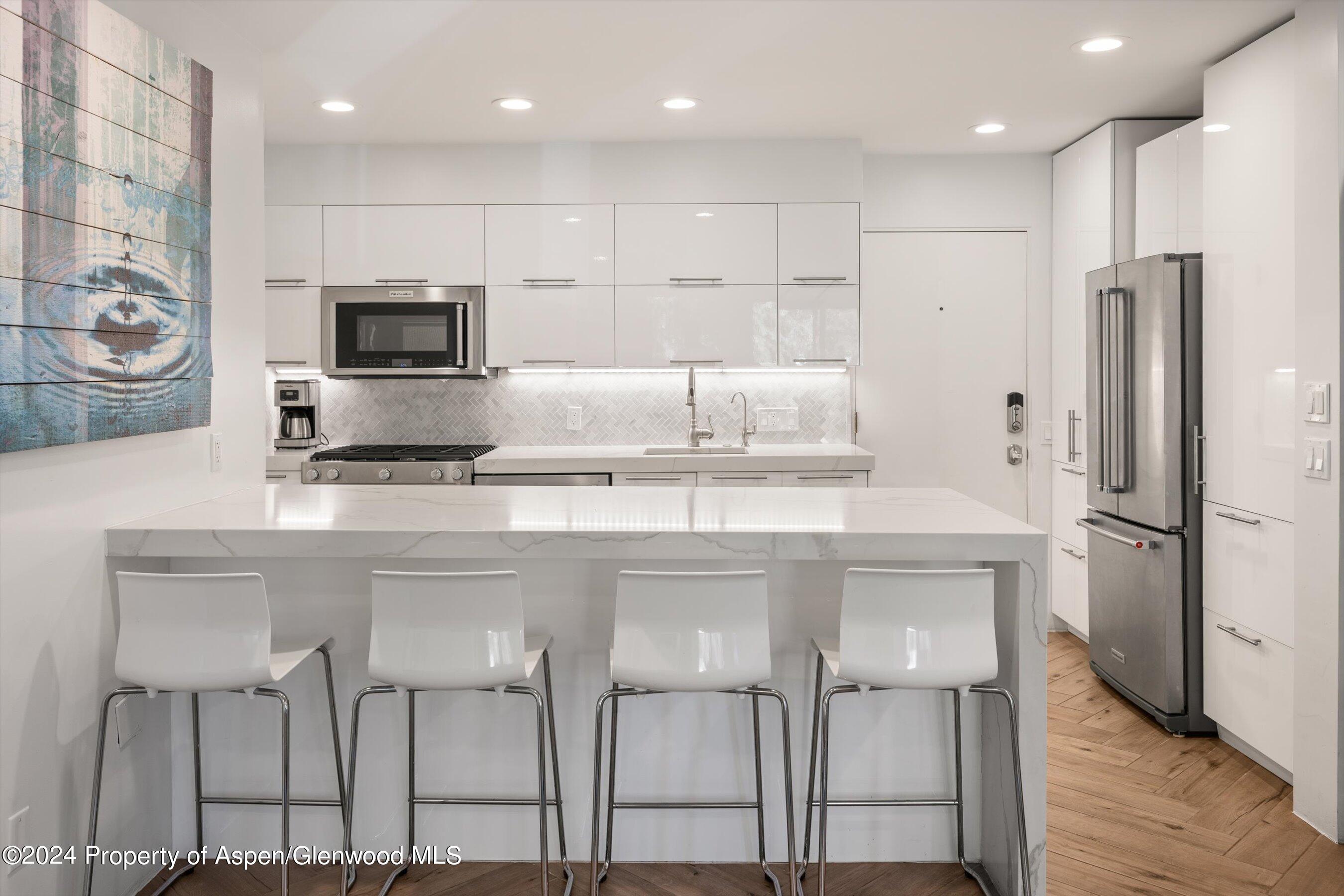 819 E Hyman Avenue, 3