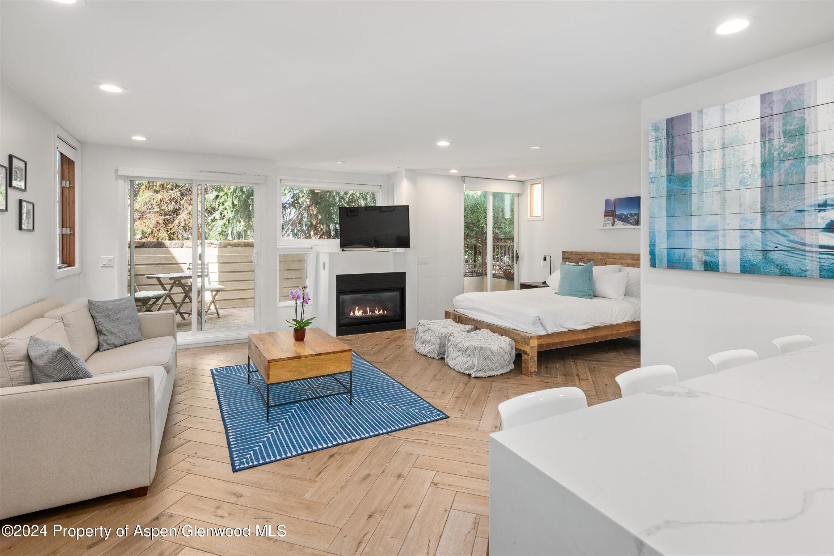 819 E Hyman Avenue, 3