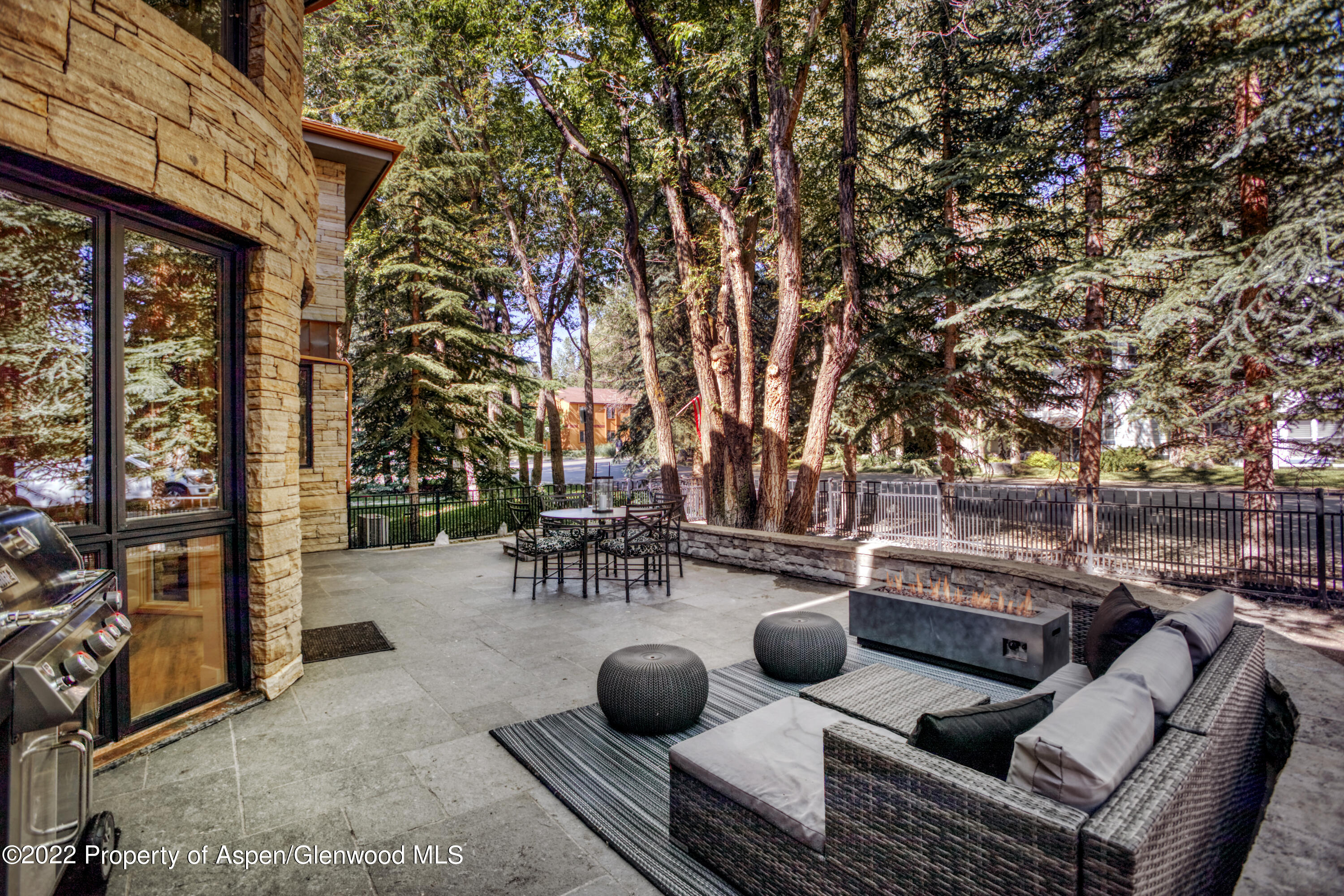 736 W Smuggler Street