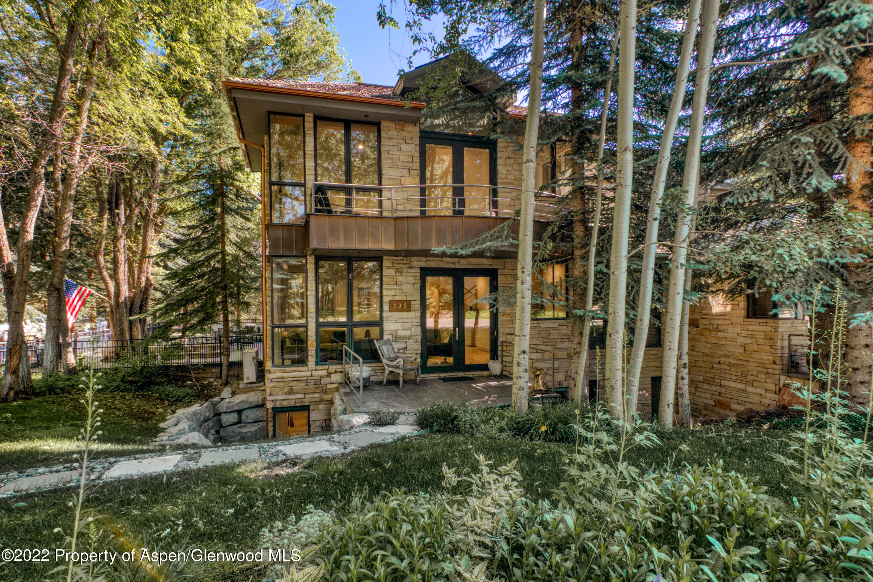 736 W Smuggler Street