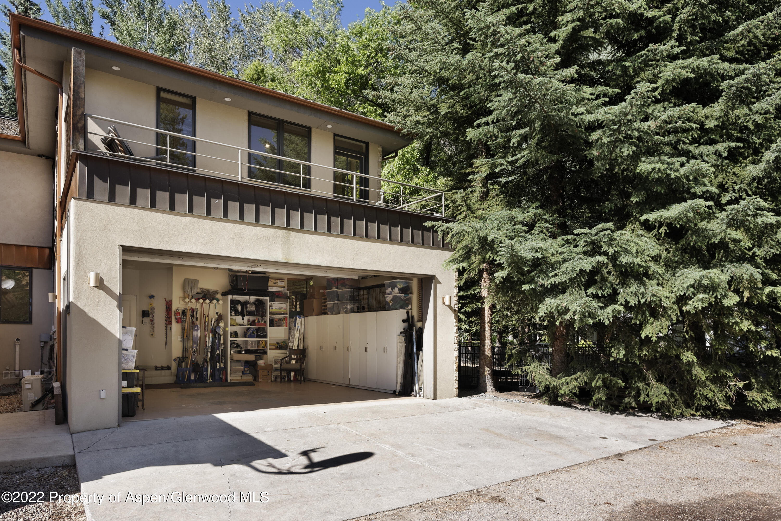 736 W Smuggler Street