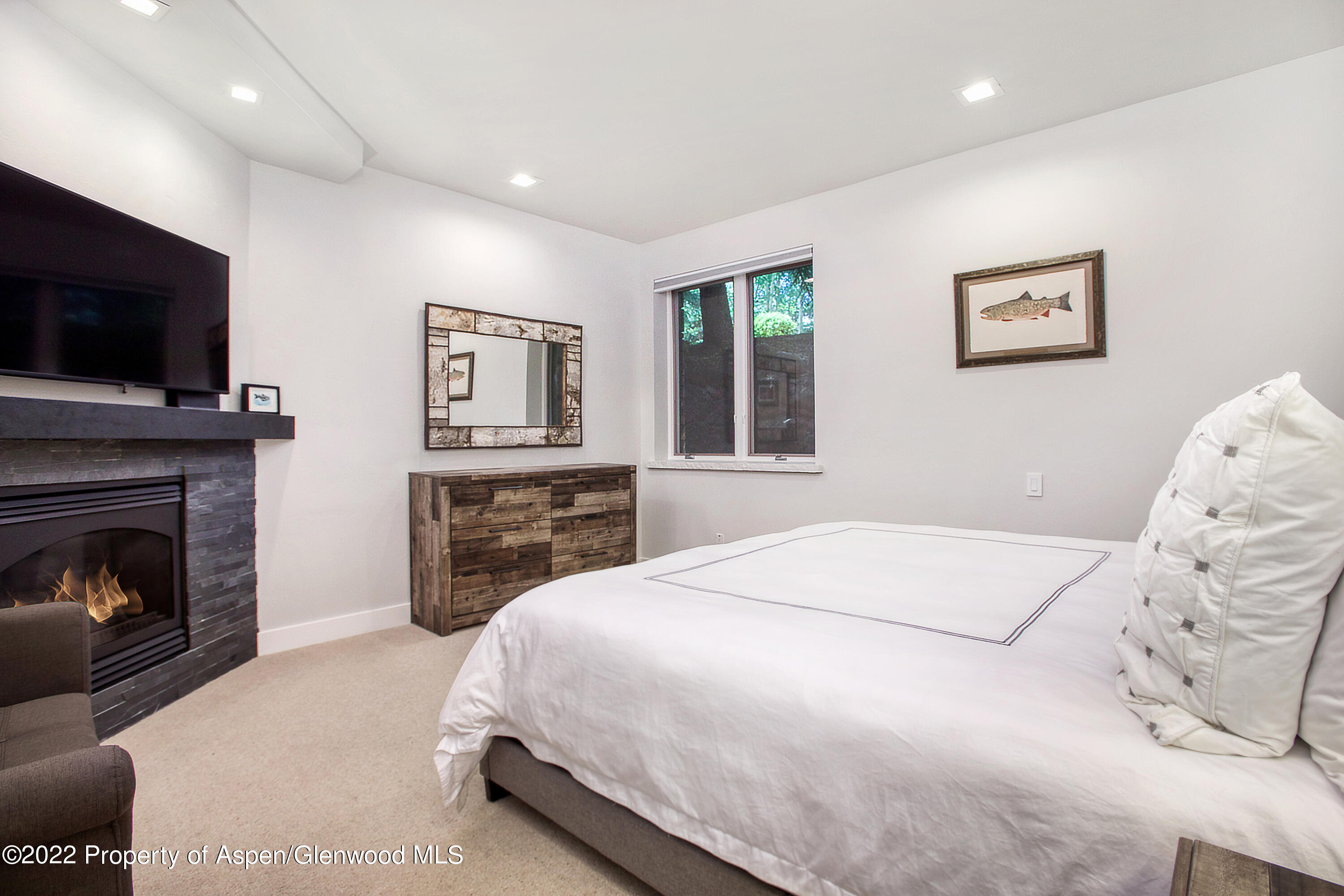736 W Smuggler Street