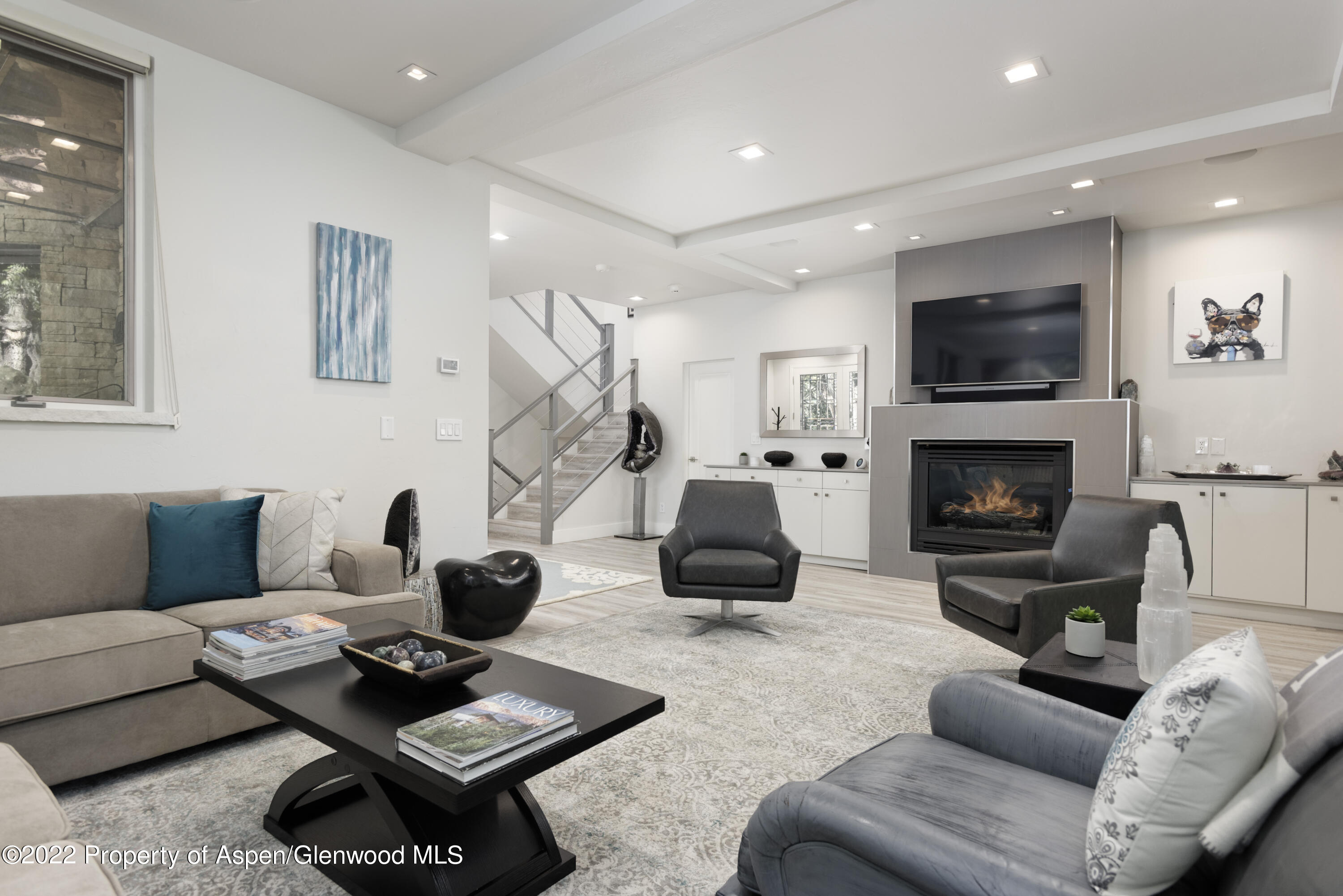 736 W Smuggler Street