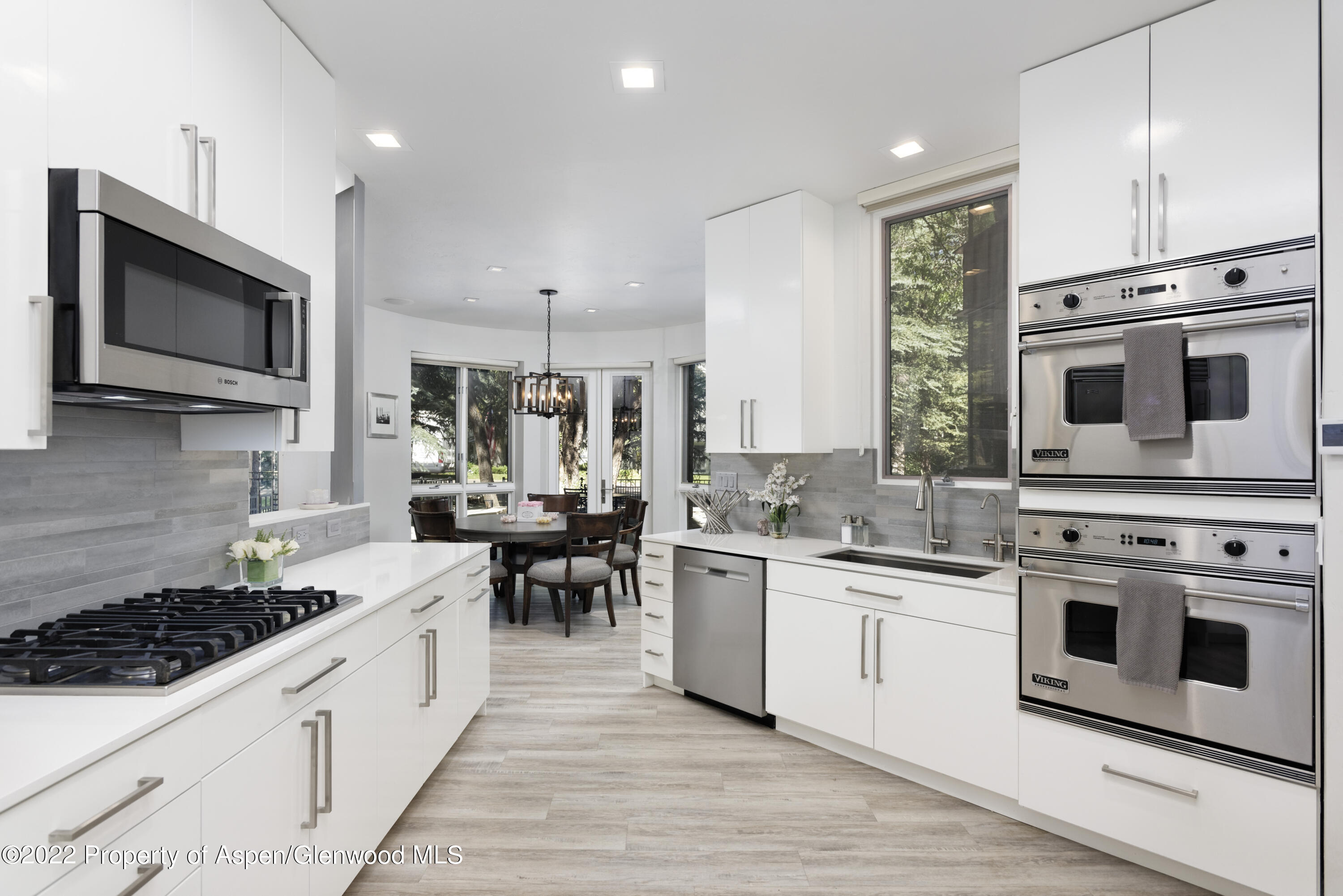 736 W Smuggler Street