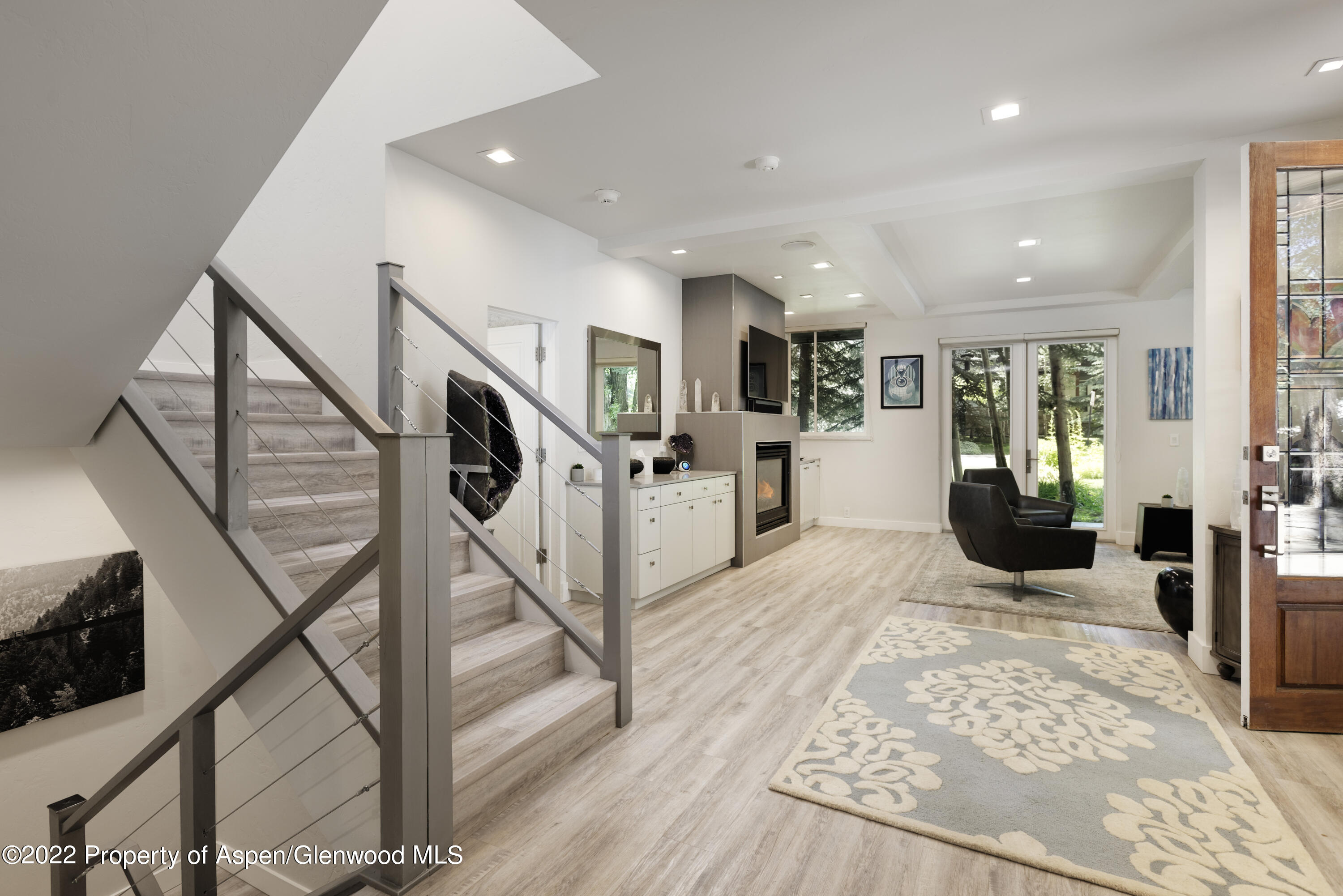 736 W Smuggler Street