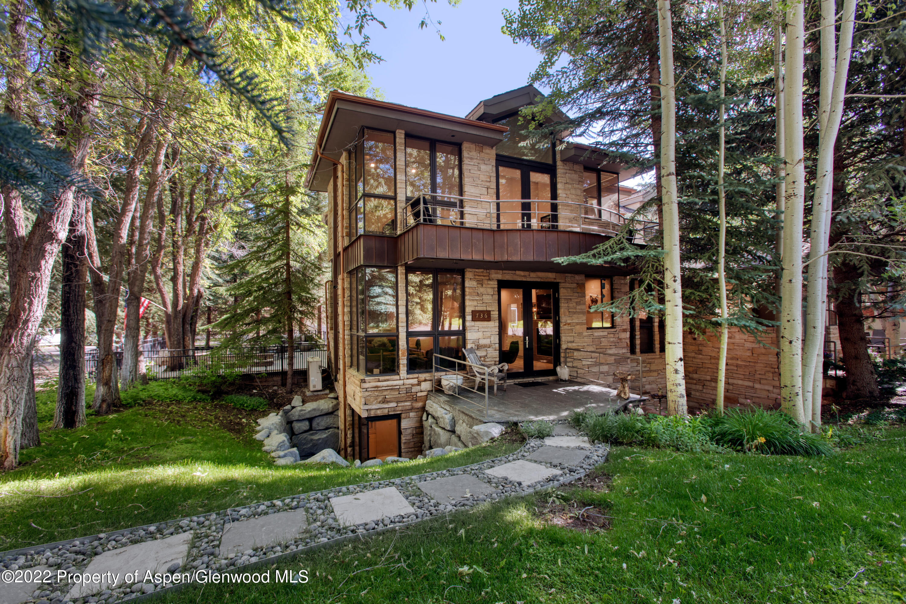 736 W Smuggler Street