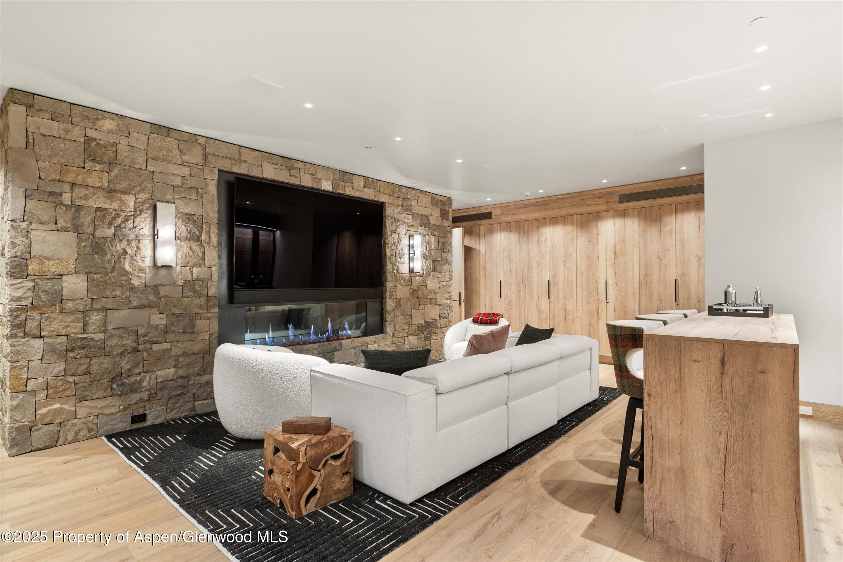 543 Walnut Street, B