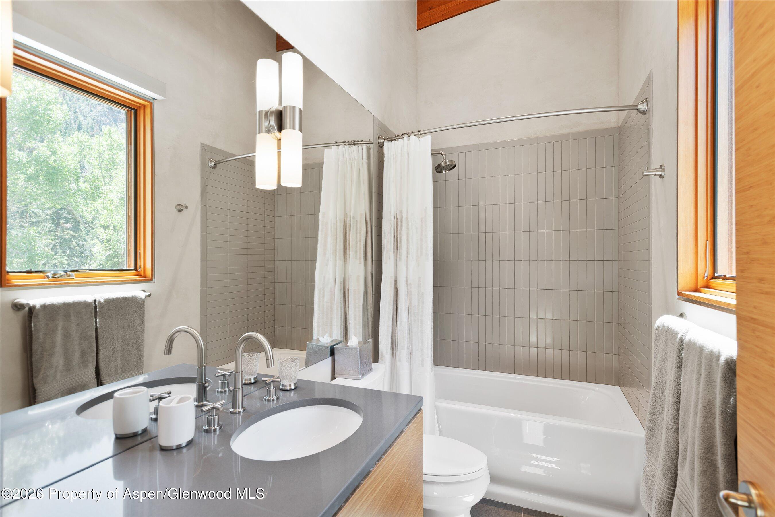 2556 Lower River Road