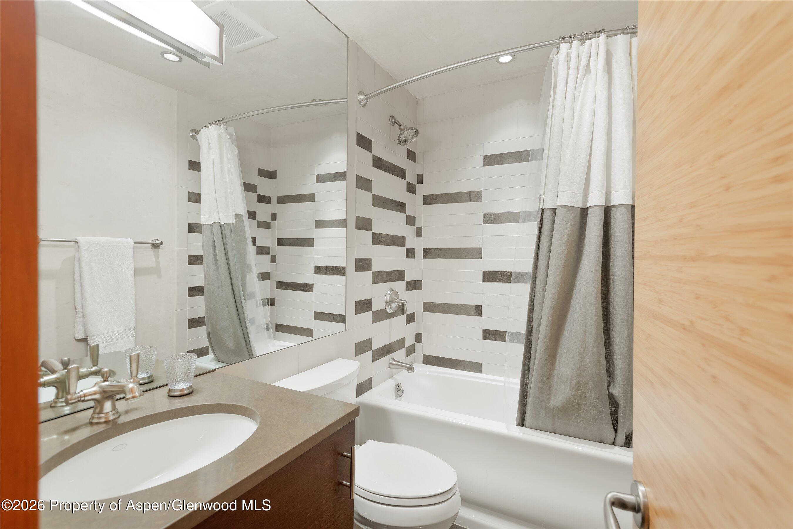 2556 Lower River Road