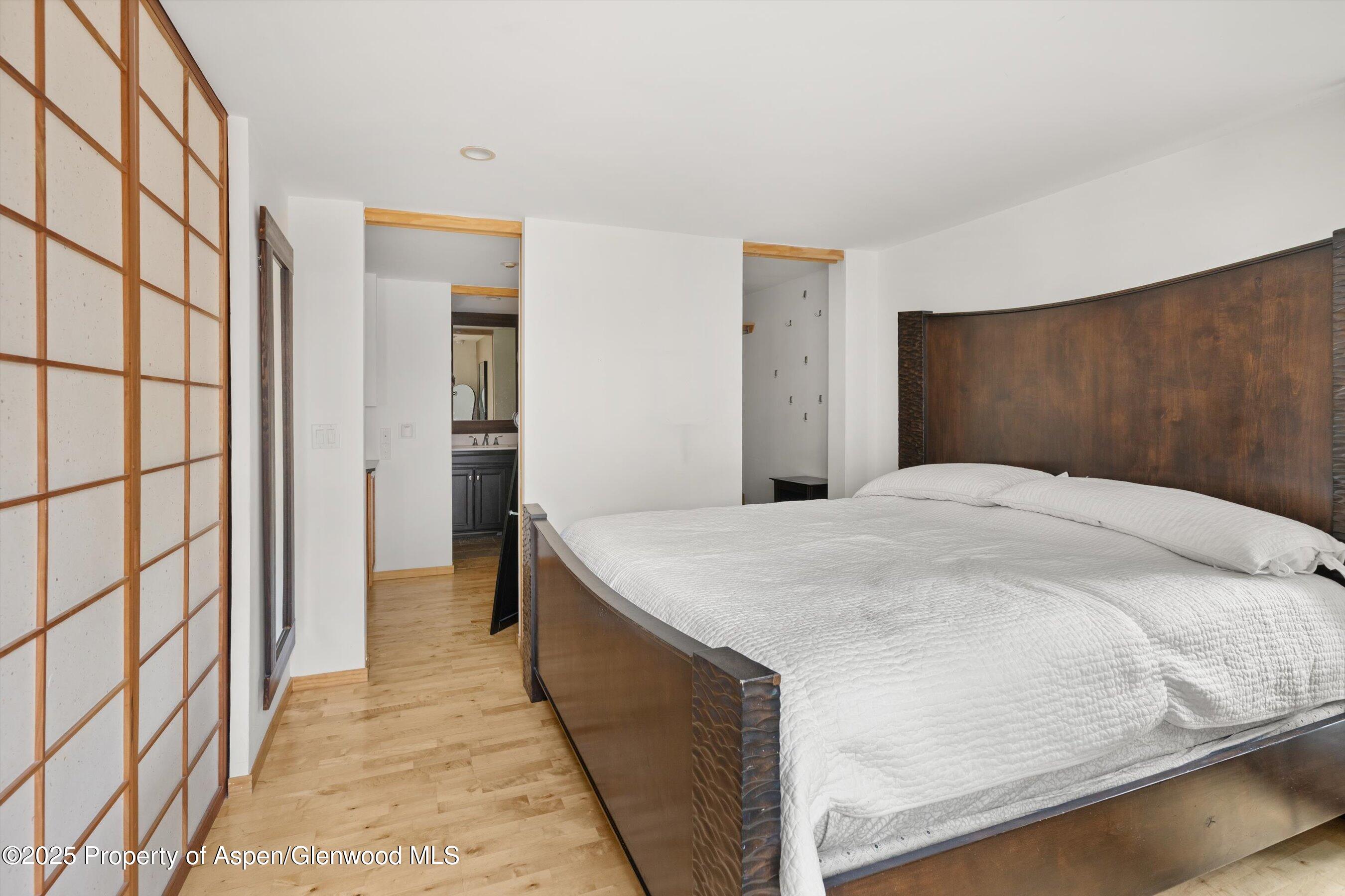 935 E Hopkins Avenue 7