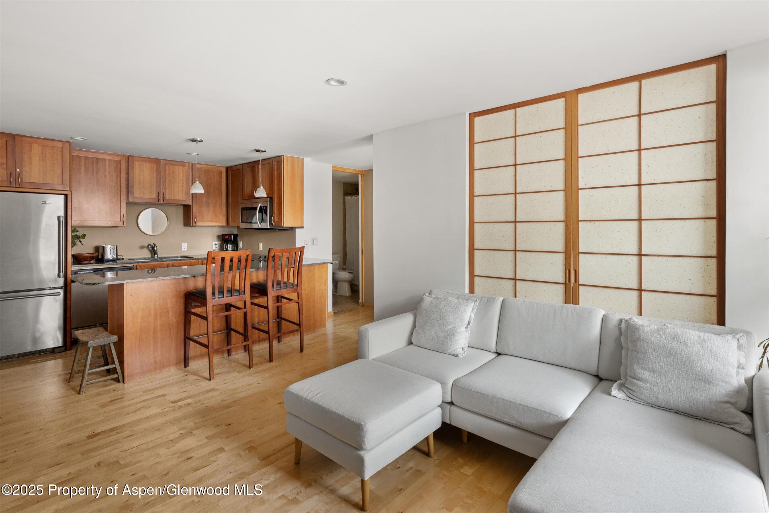 935 E Hopkins Avenue 7