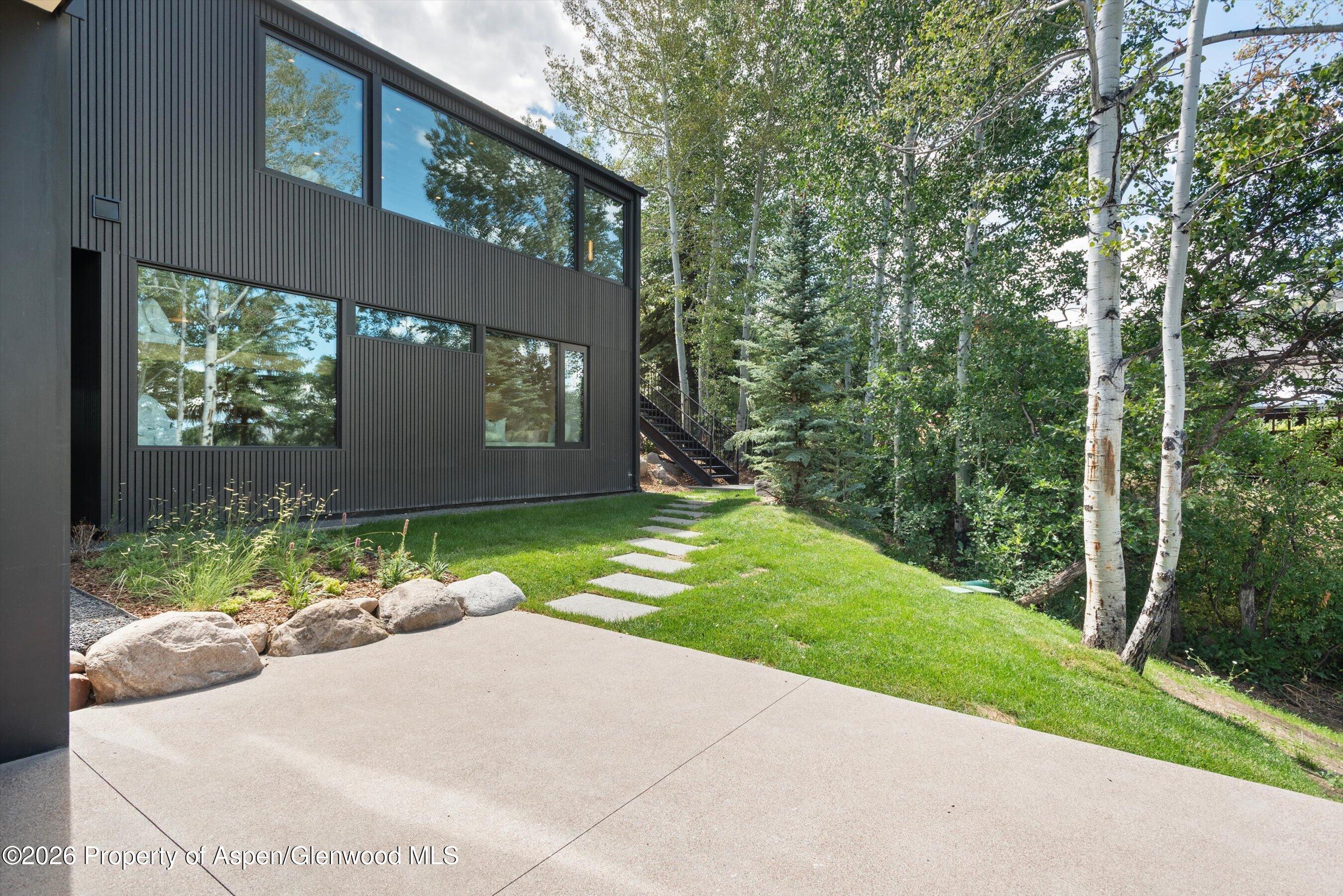 264 Larkspur Lane