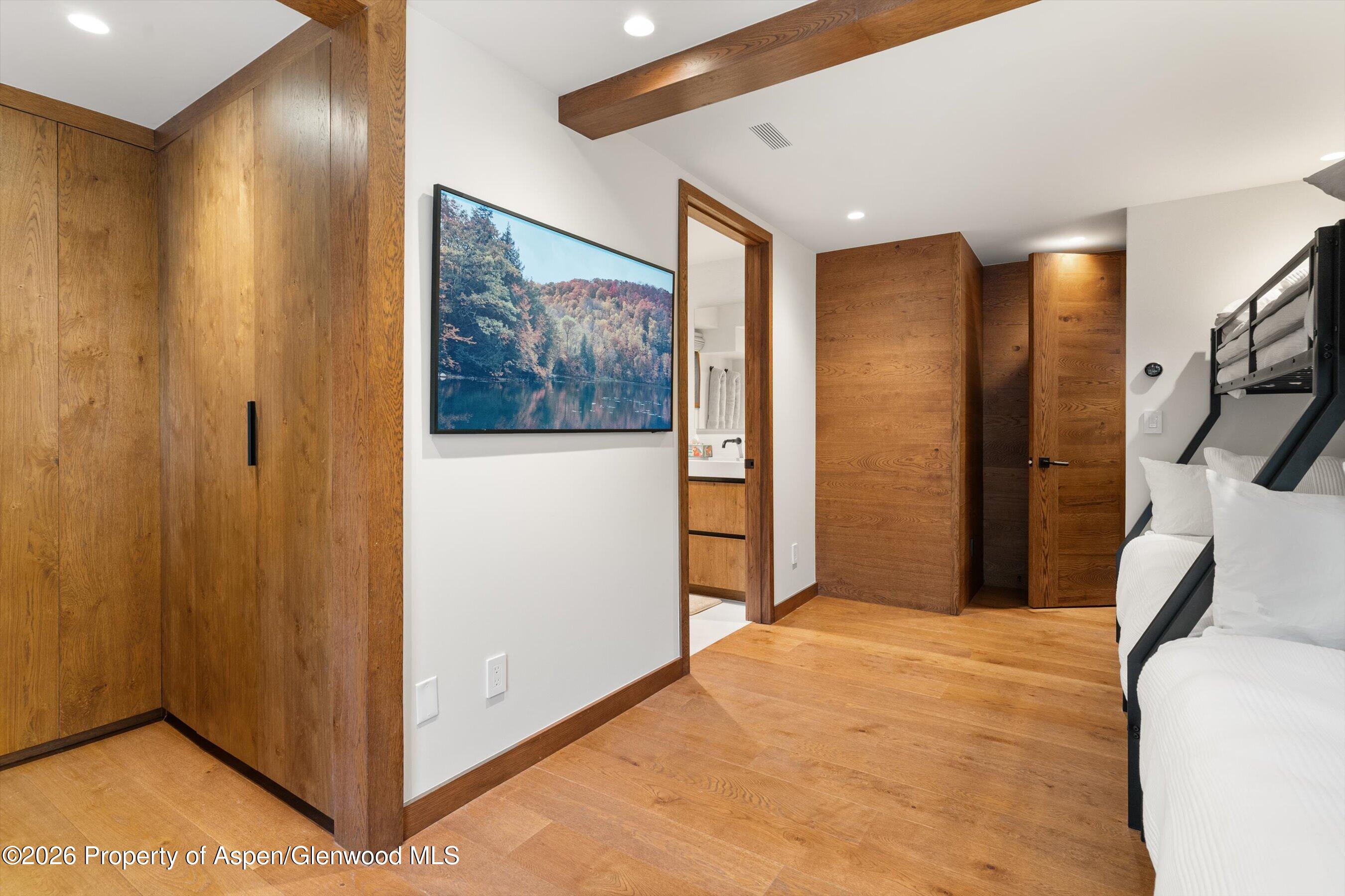312 W Hyman Avenue